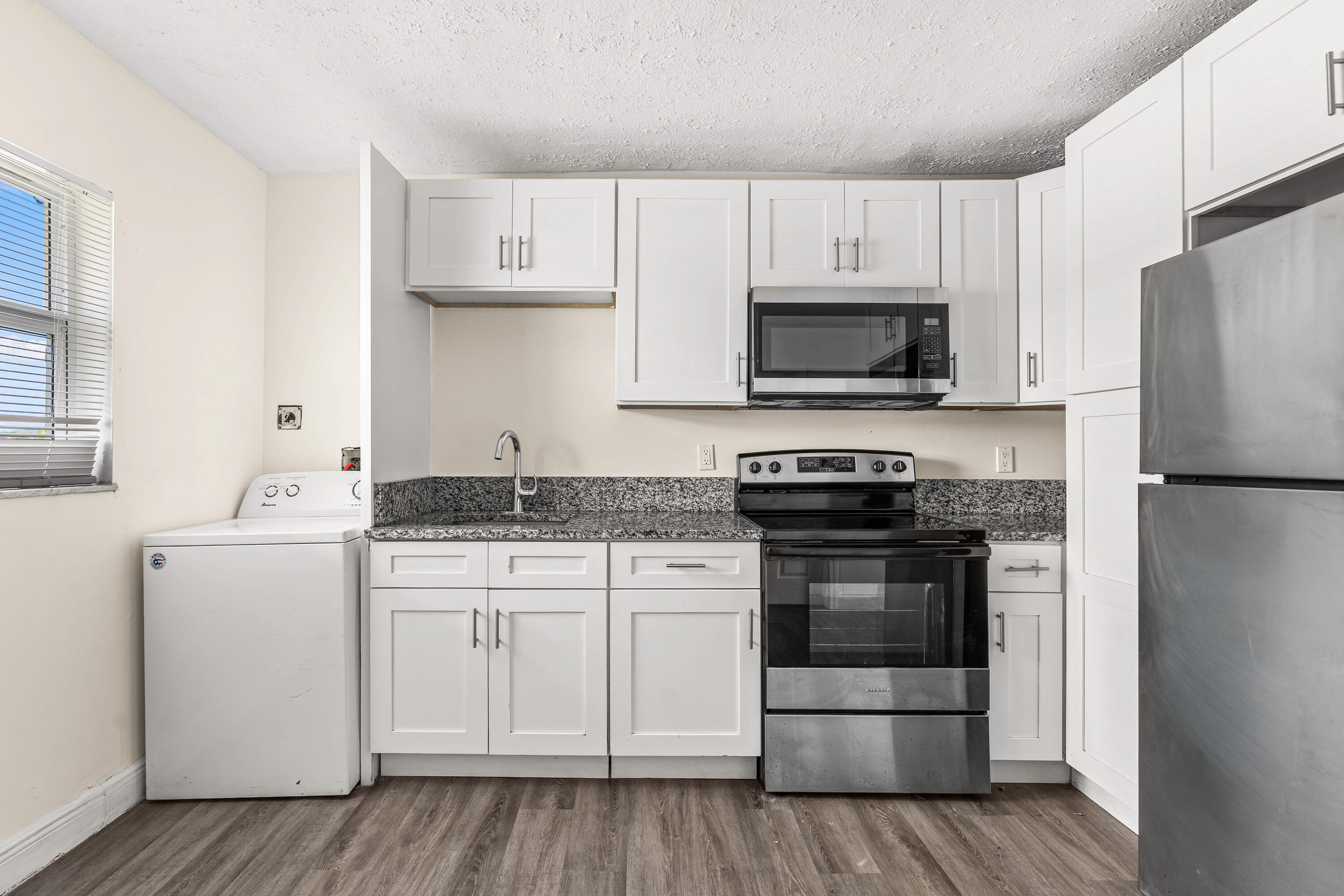 1205 Ave K