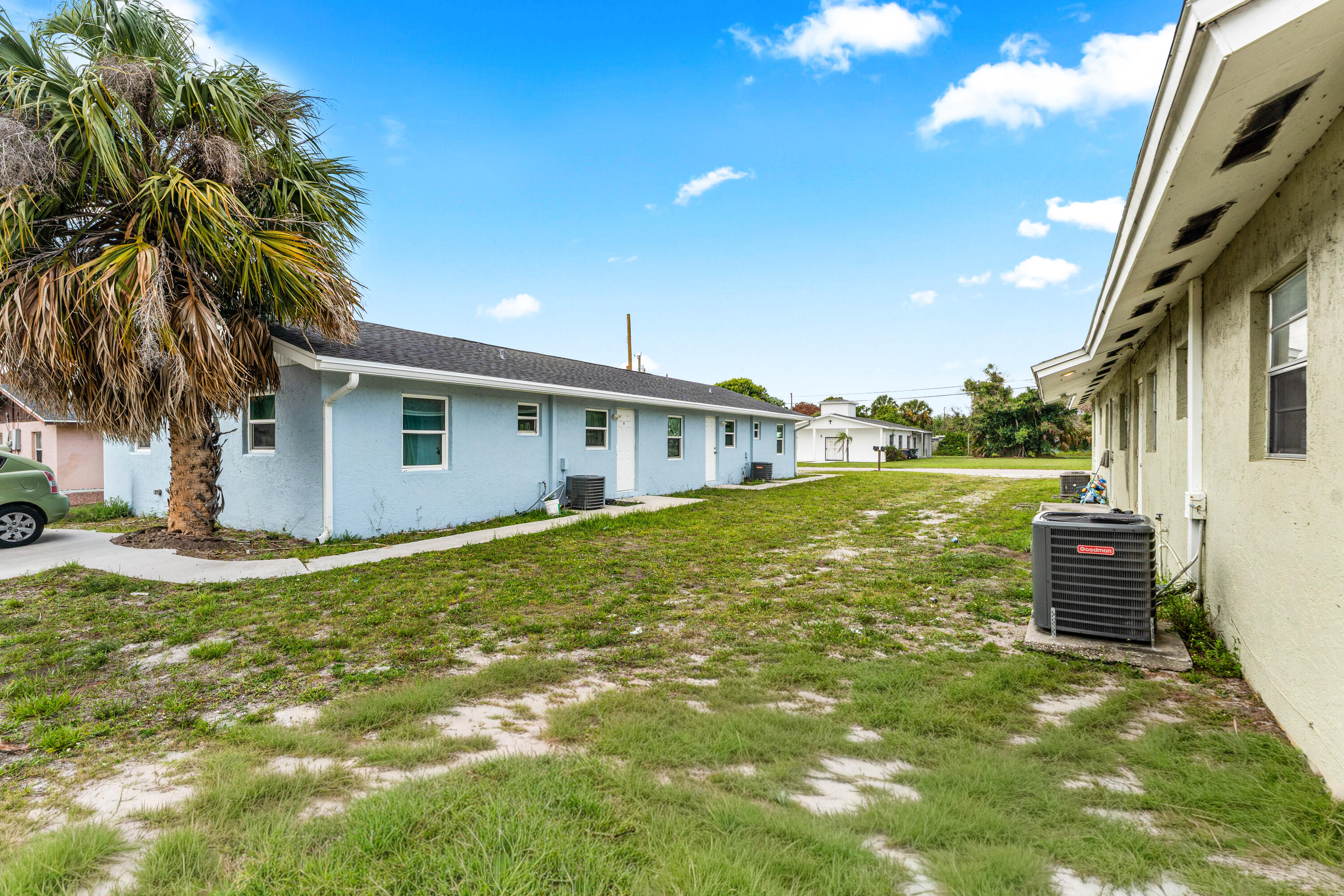 1205 Ave K