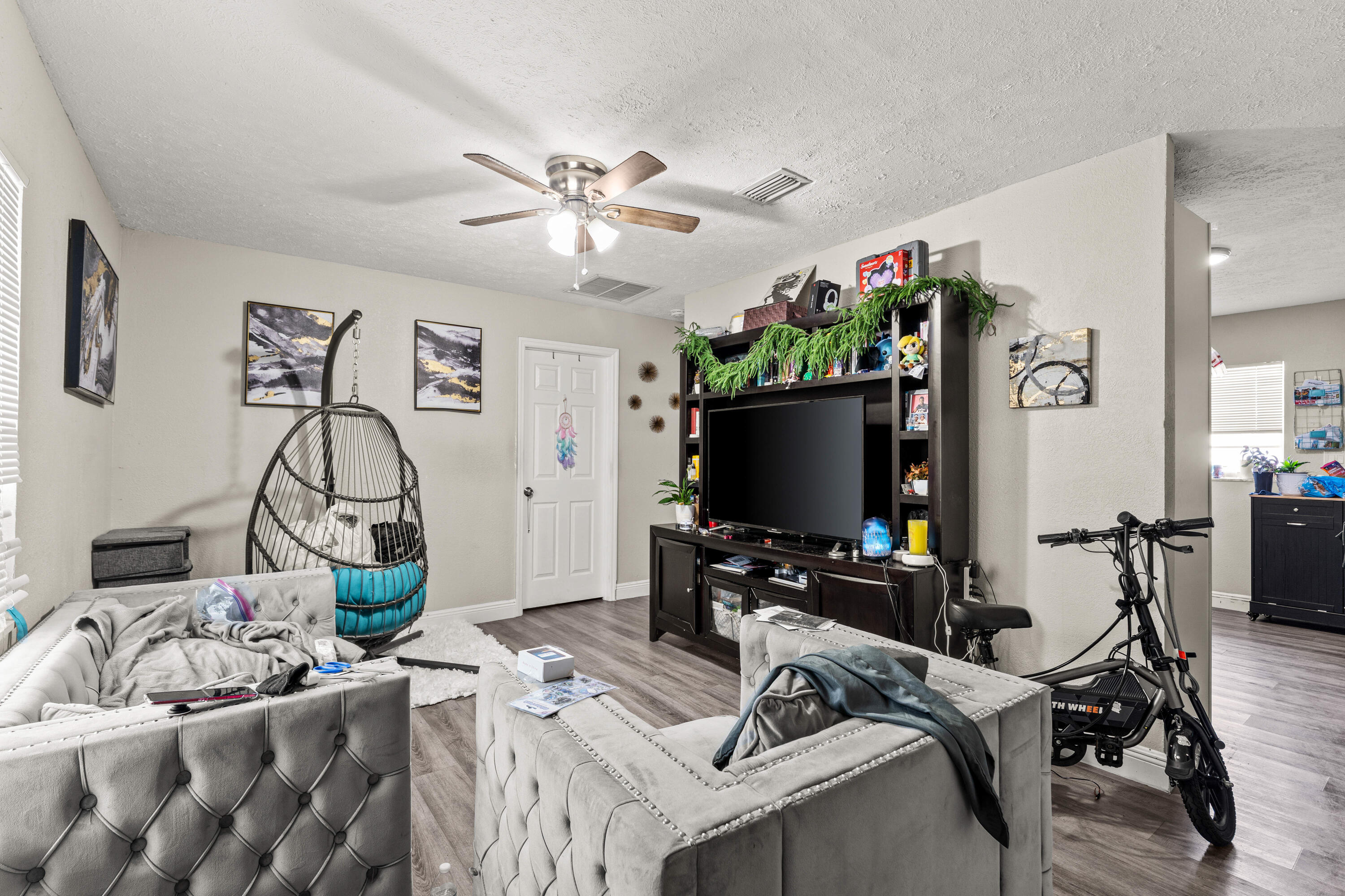 1205 Ave K