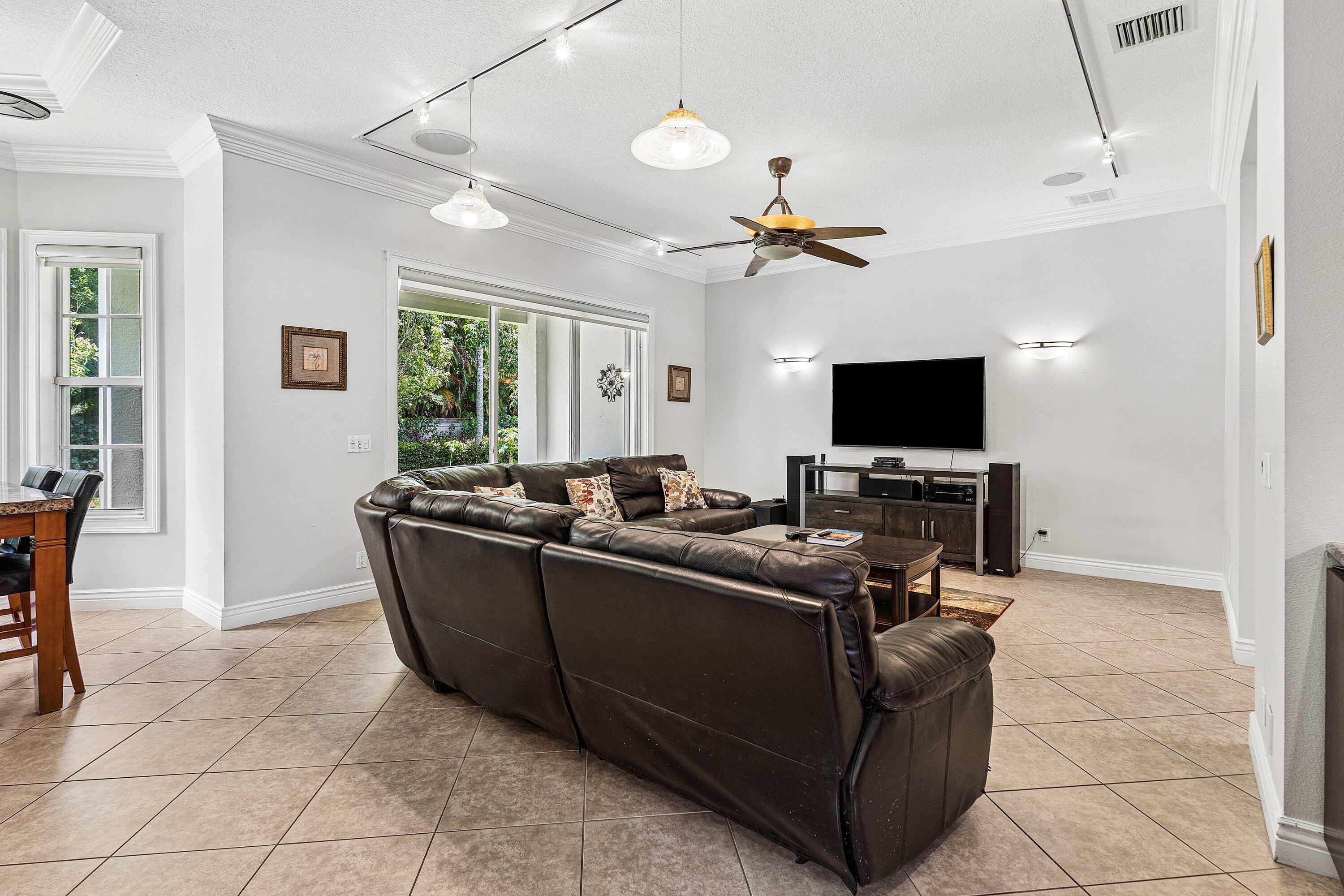9861 Cobblestone Creek