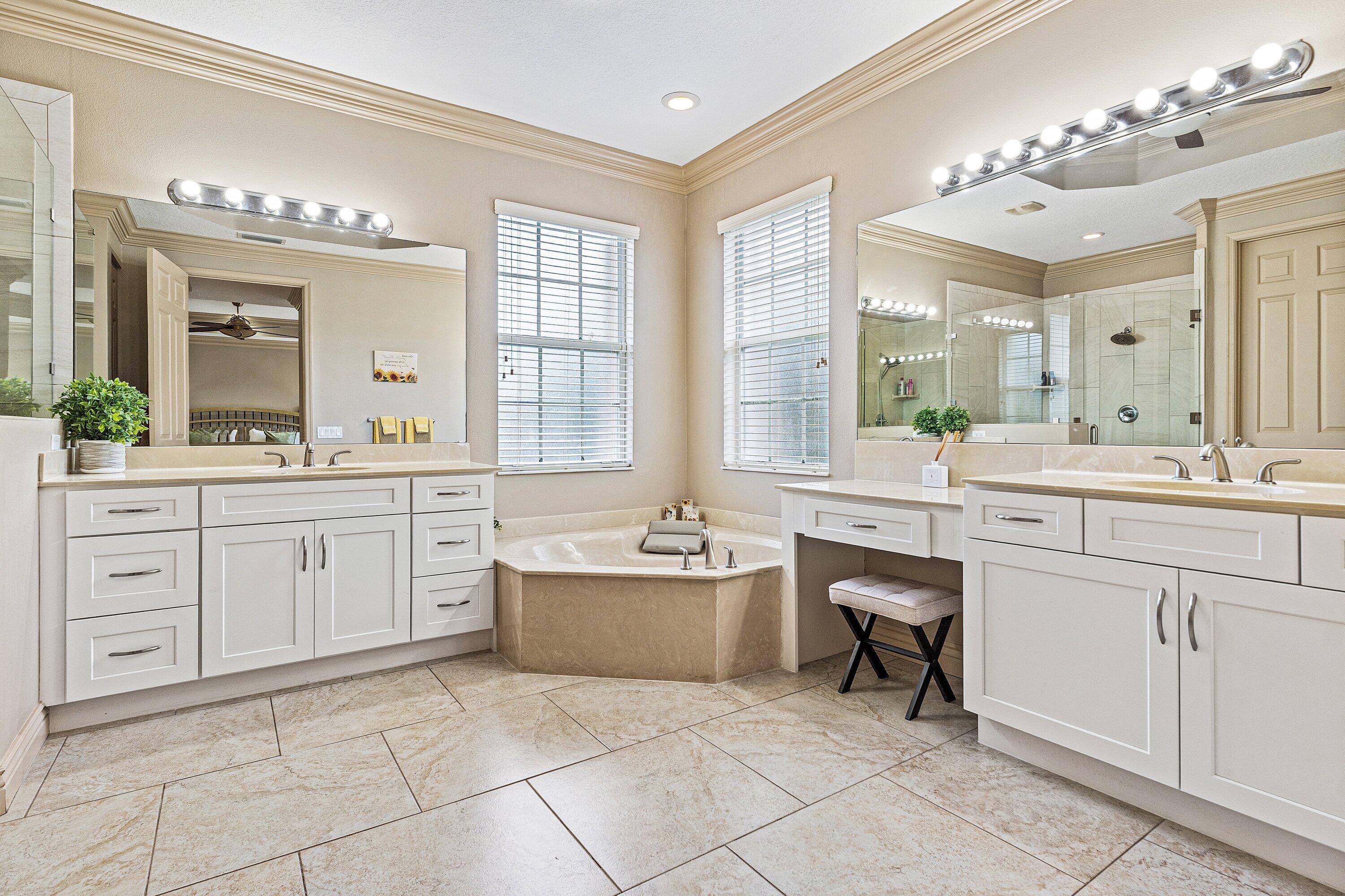 9861 Cobblestone Creek