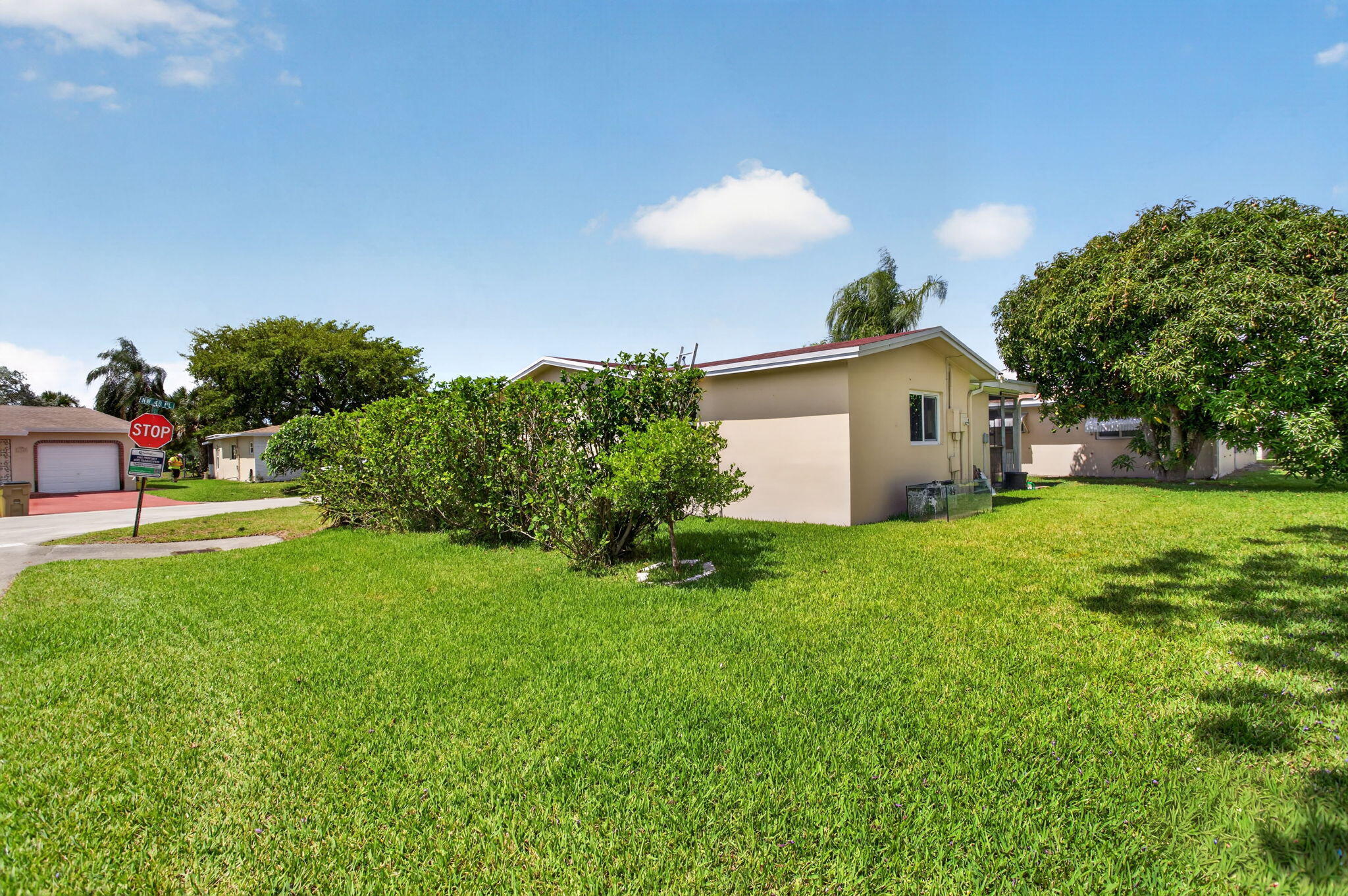1601 NW 48th Place