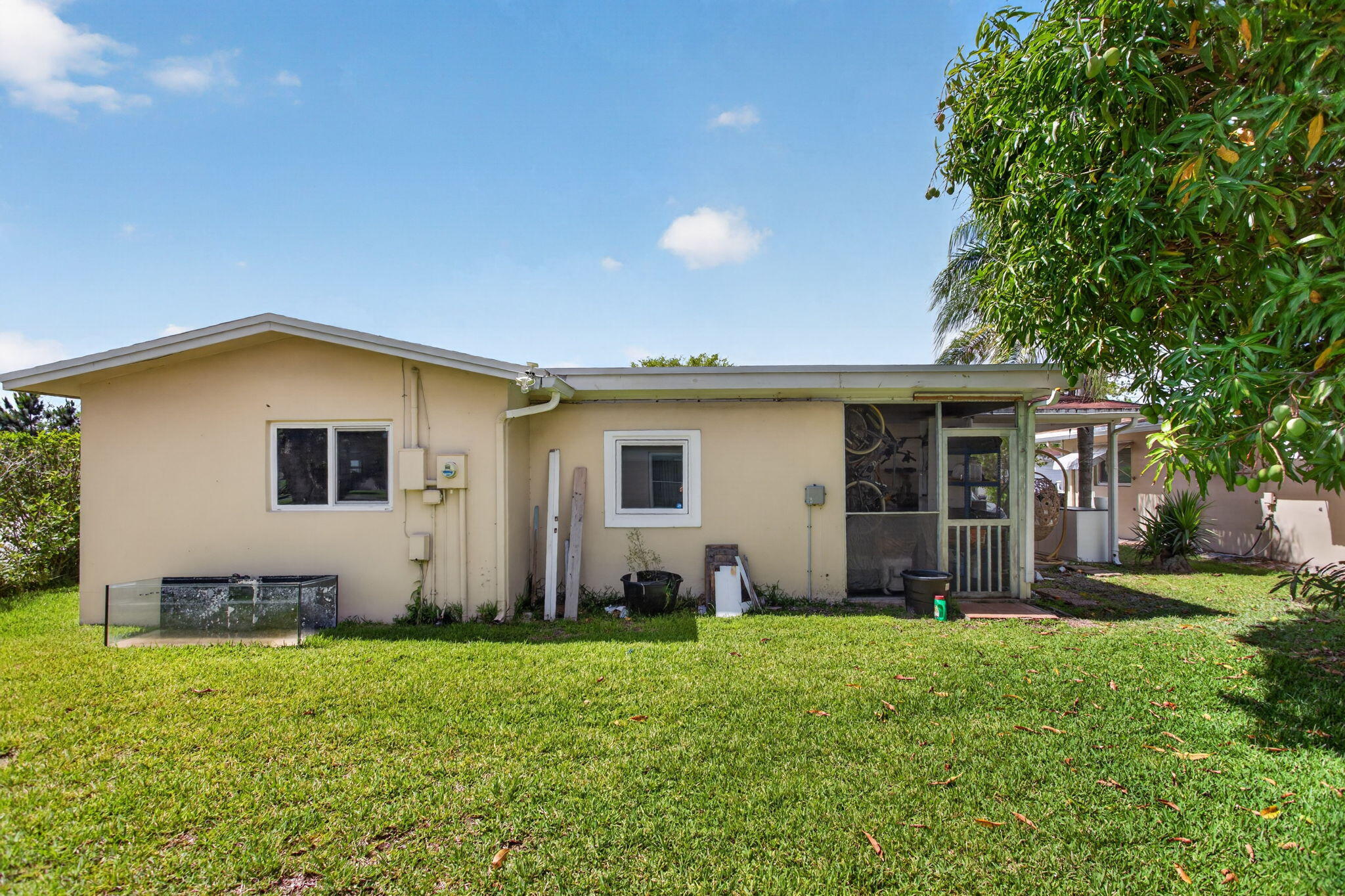 1601 NW 48th Place