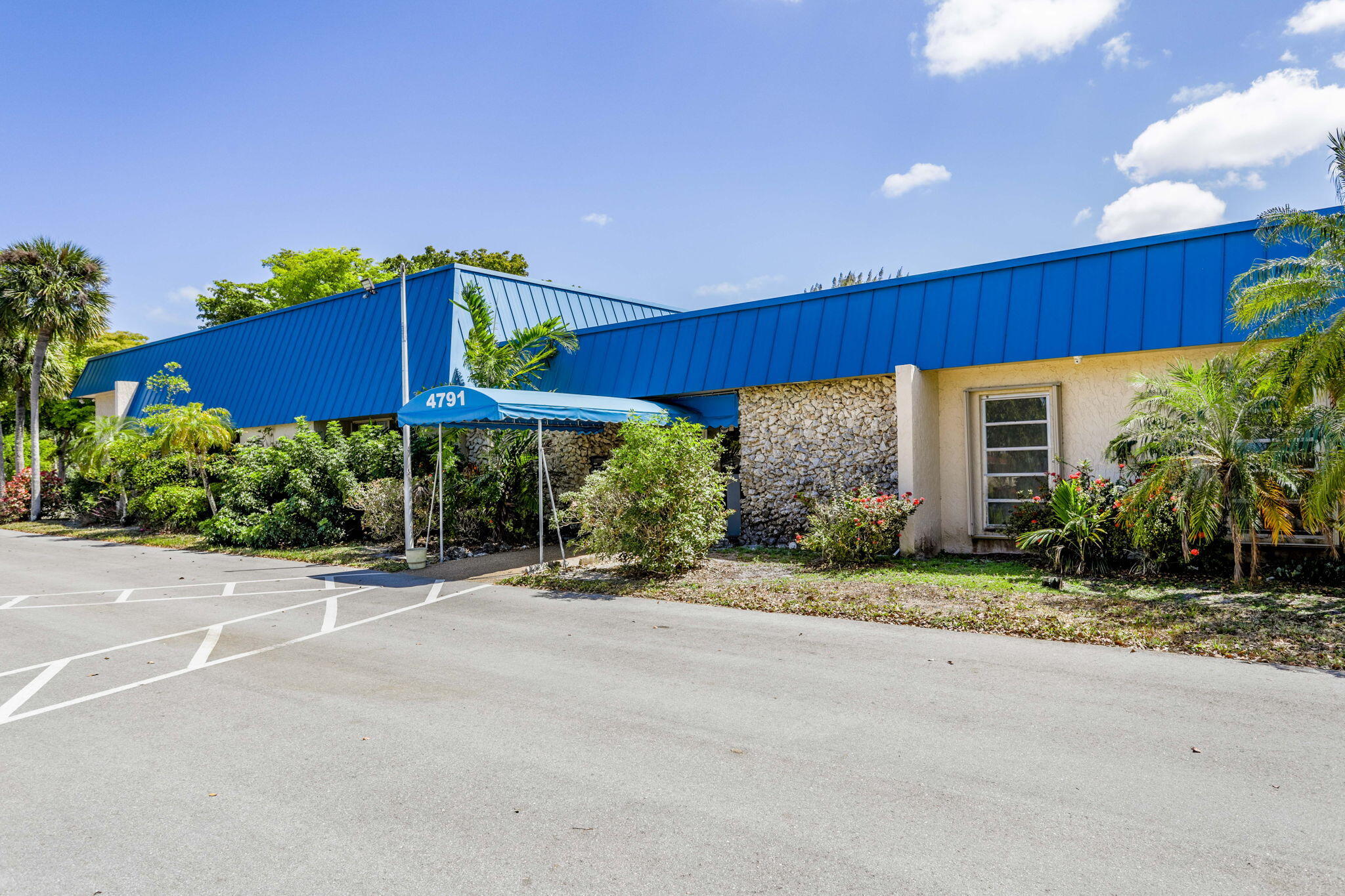 1601 NW 48th Place