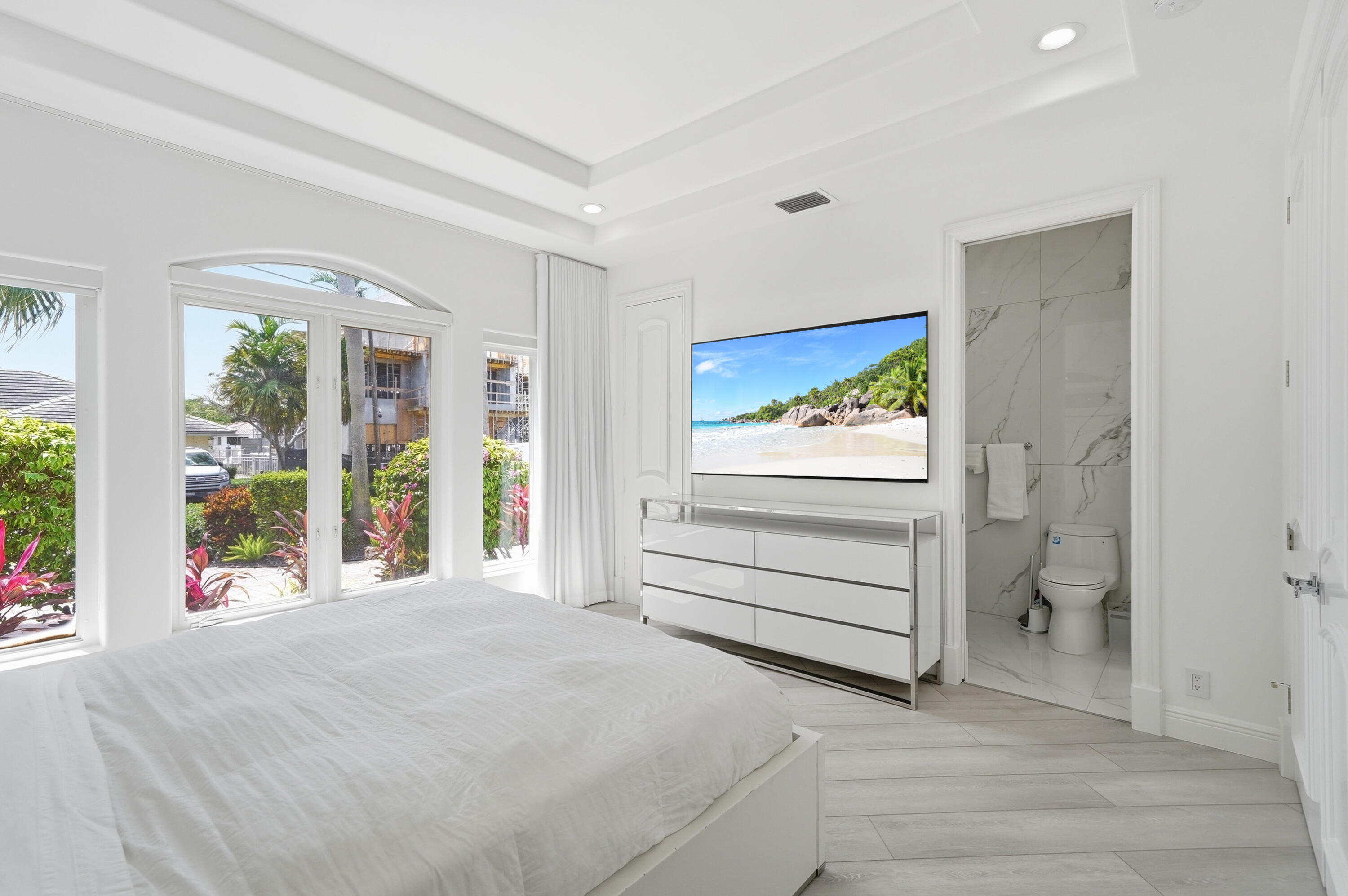 5600 Coastal Drive