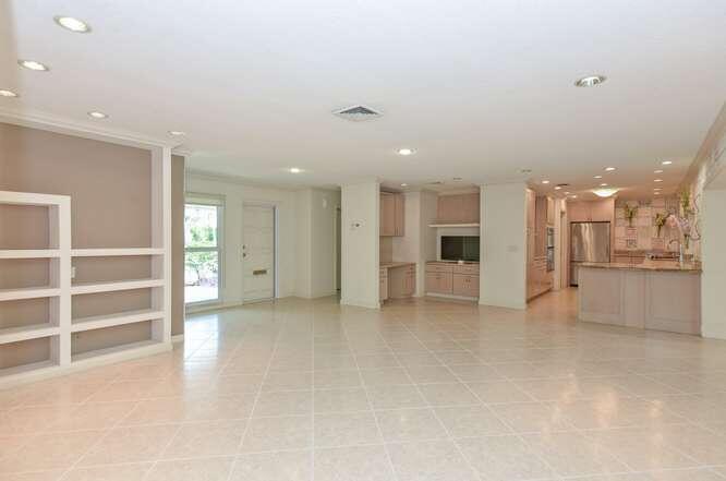 437 French Royale Circle