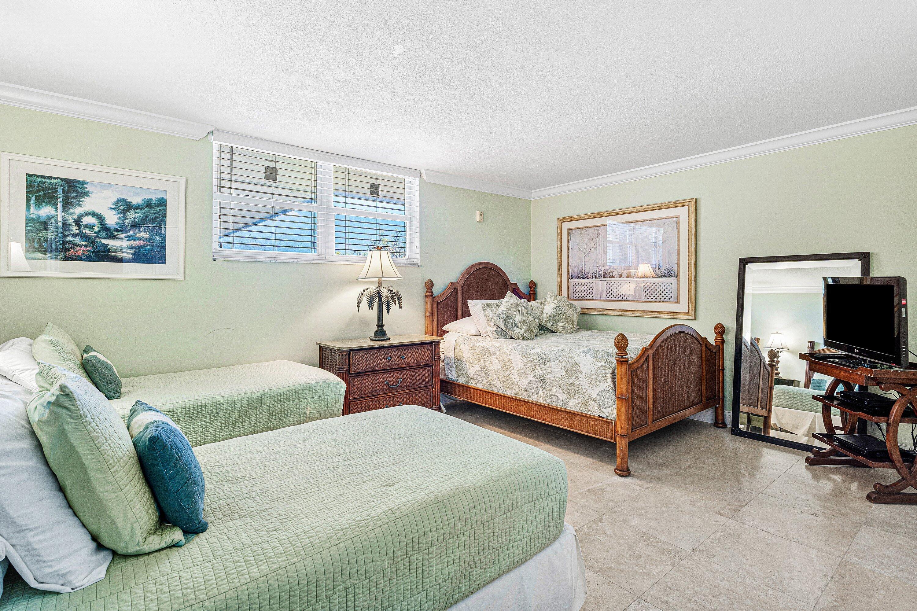 2080 E Hillsboro Boulevard 407