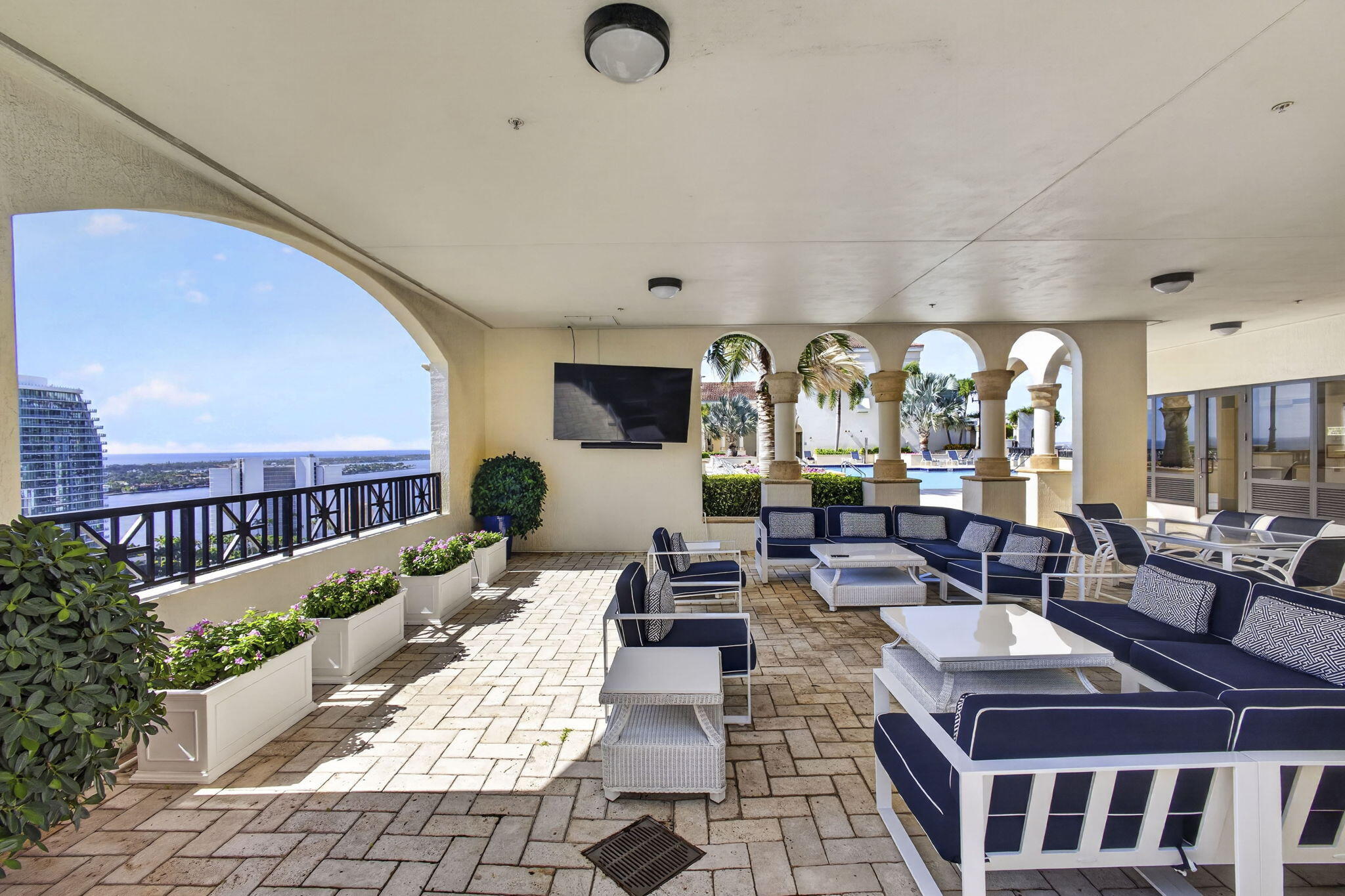 801 S Olive Avenue 614