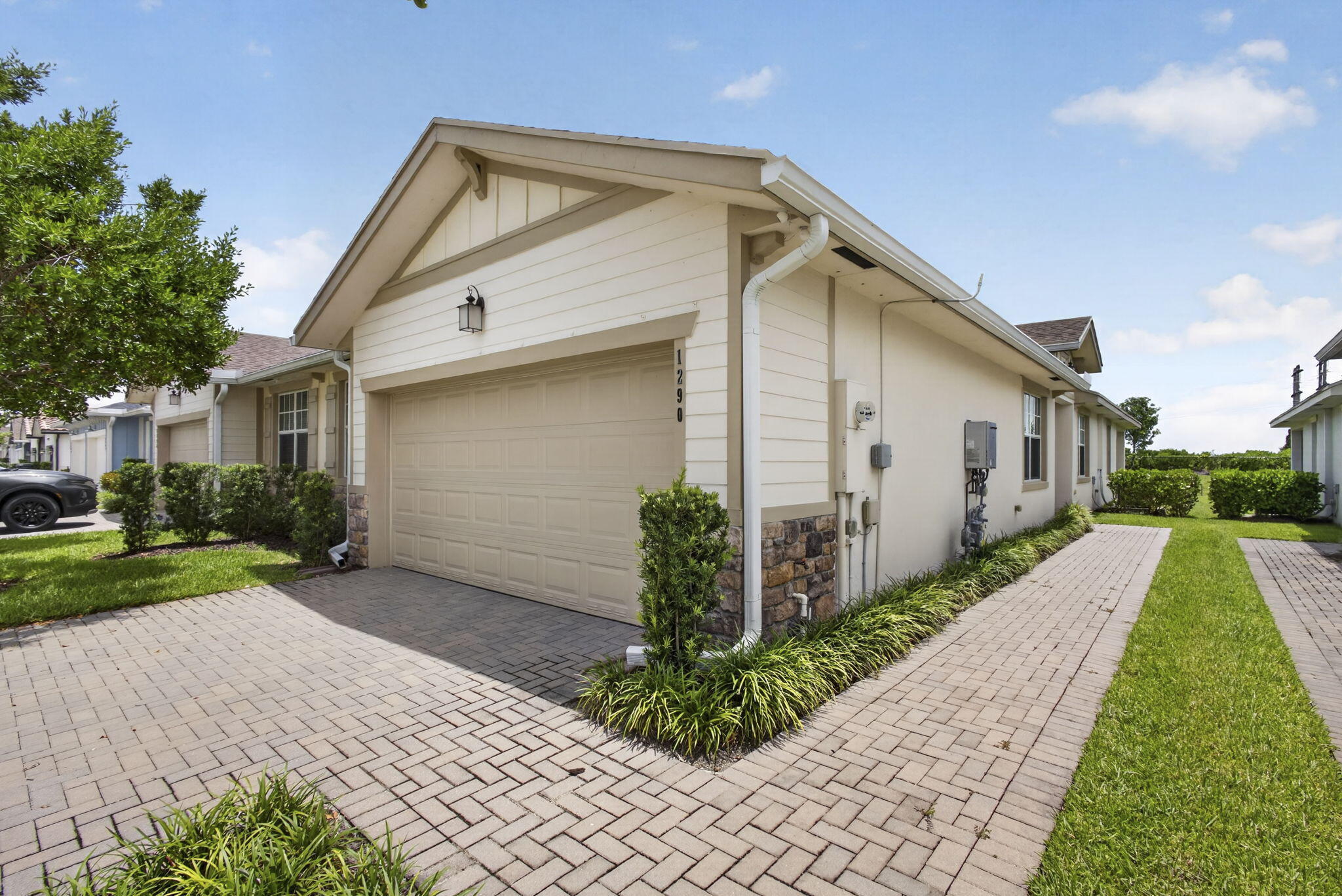 1290 Tangled Orchard Trace
