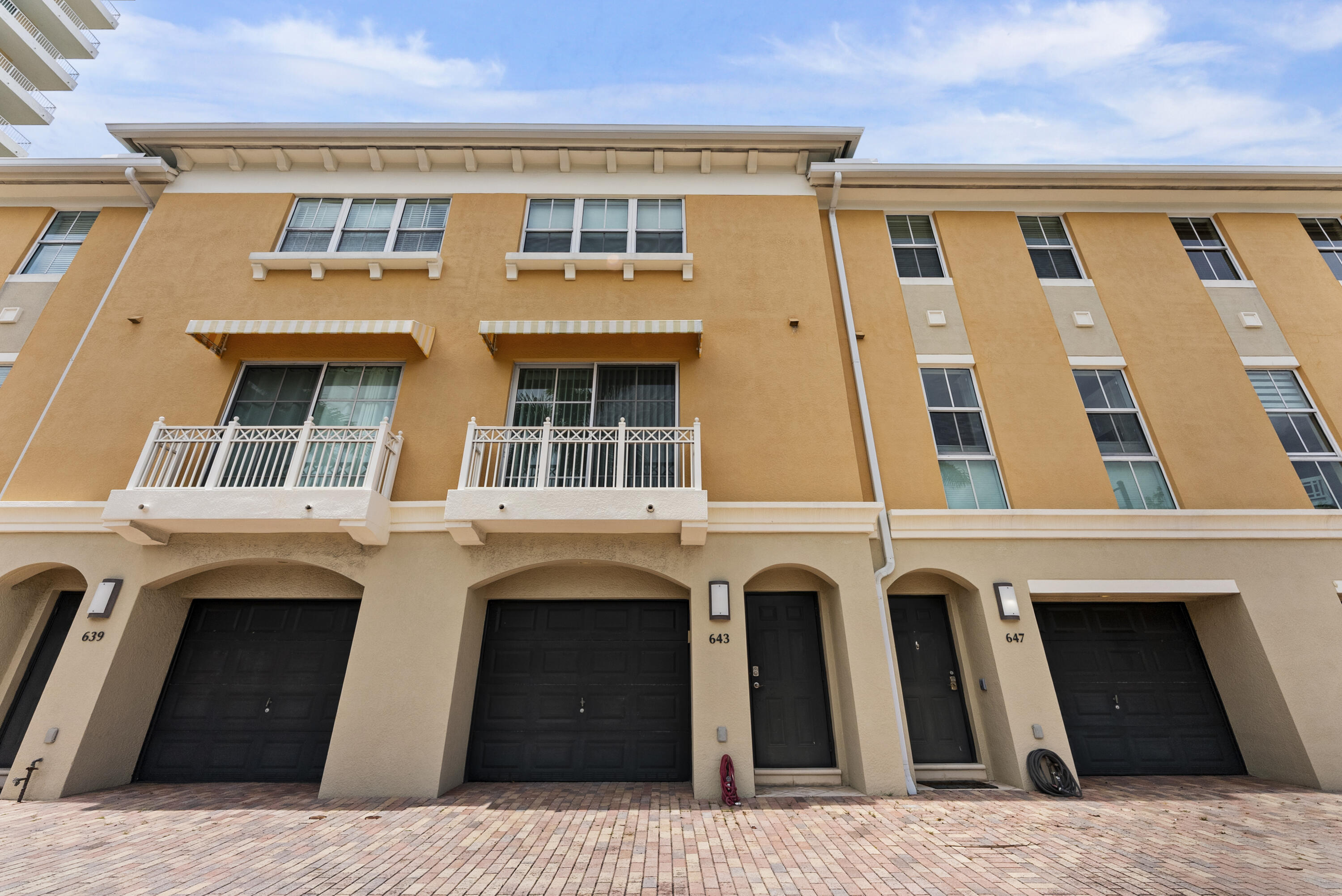 643 Casa Loma Boulevard