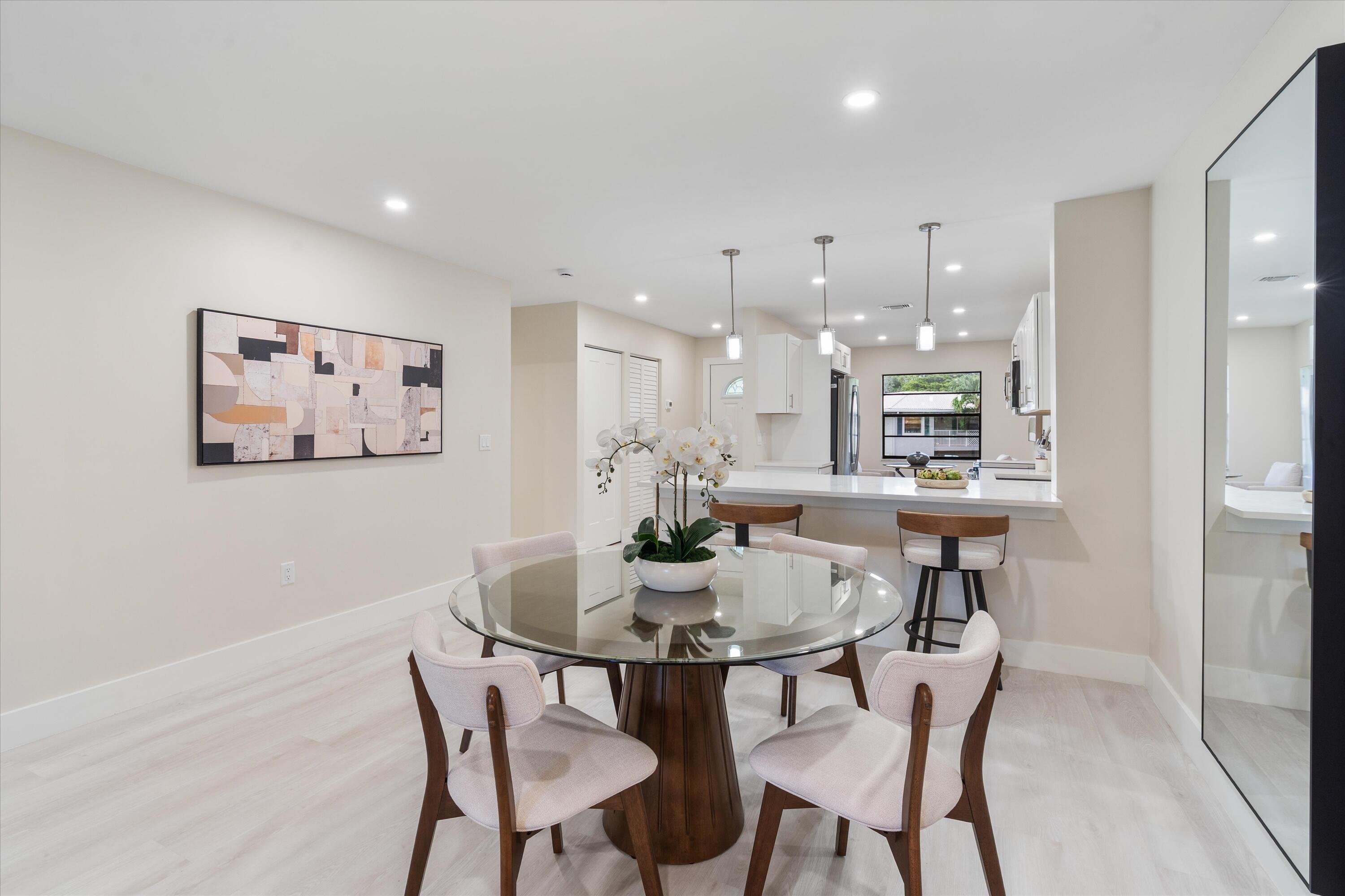 52 W Stratford Ln W W F