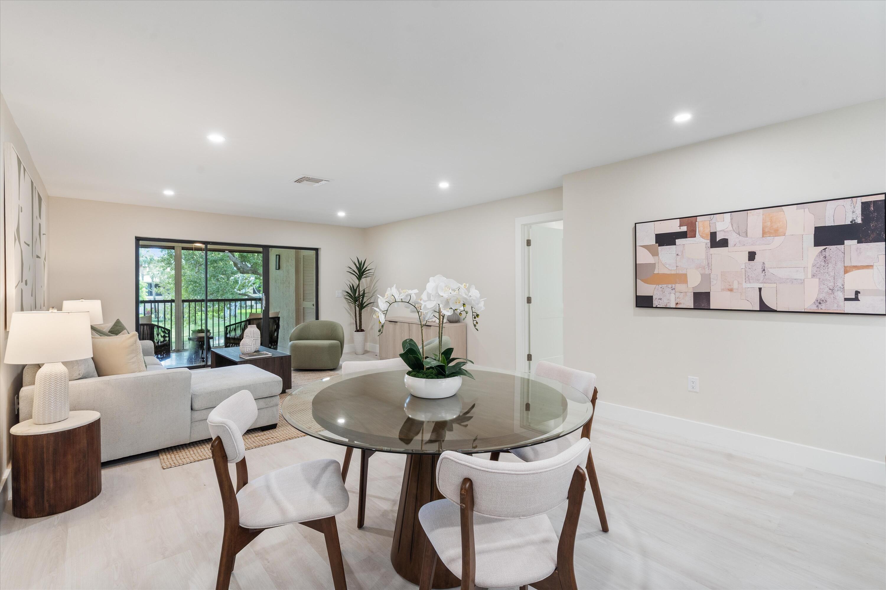 52 W Stratford Ln W W F