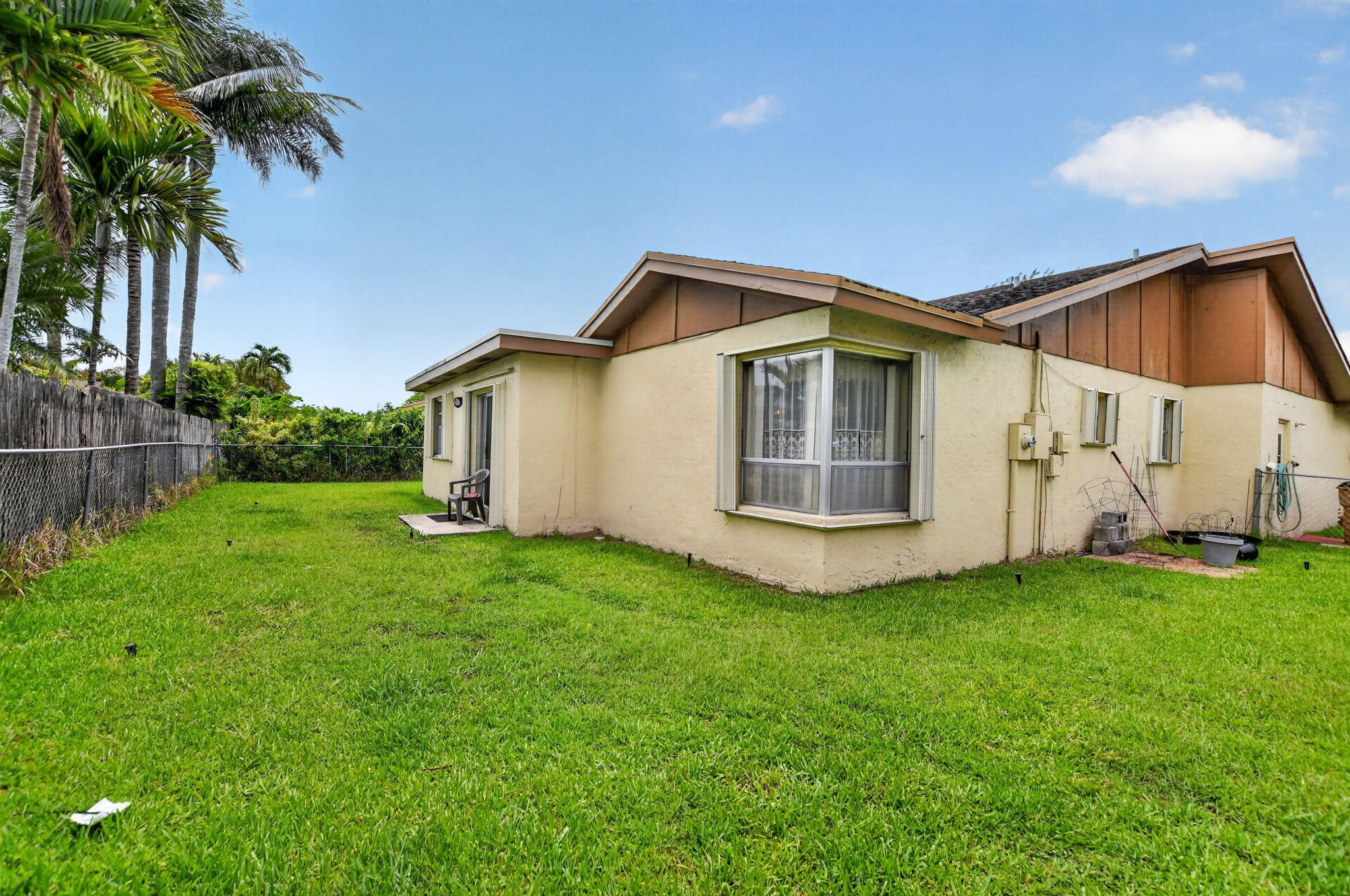3857 NW 1st Place