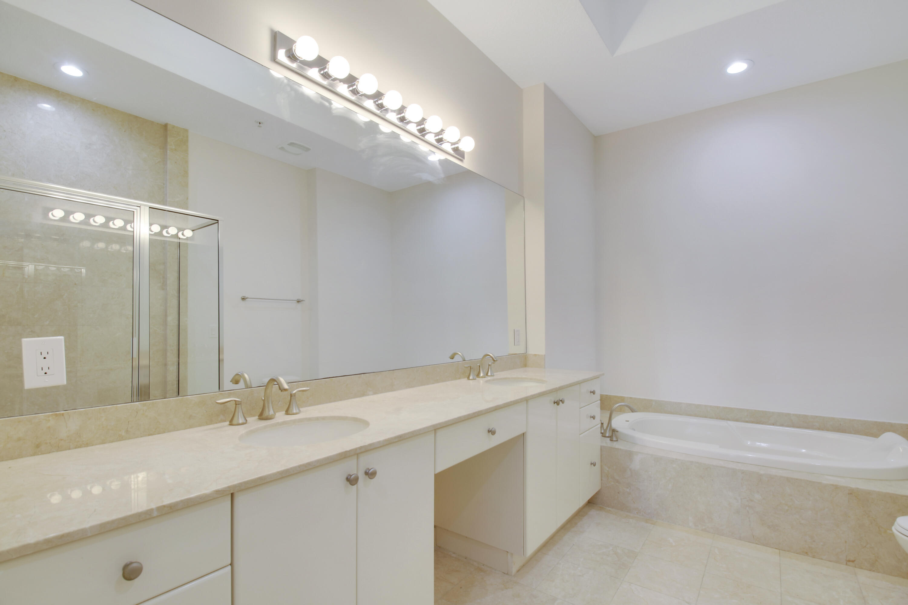 701 S Olive Avenue 316