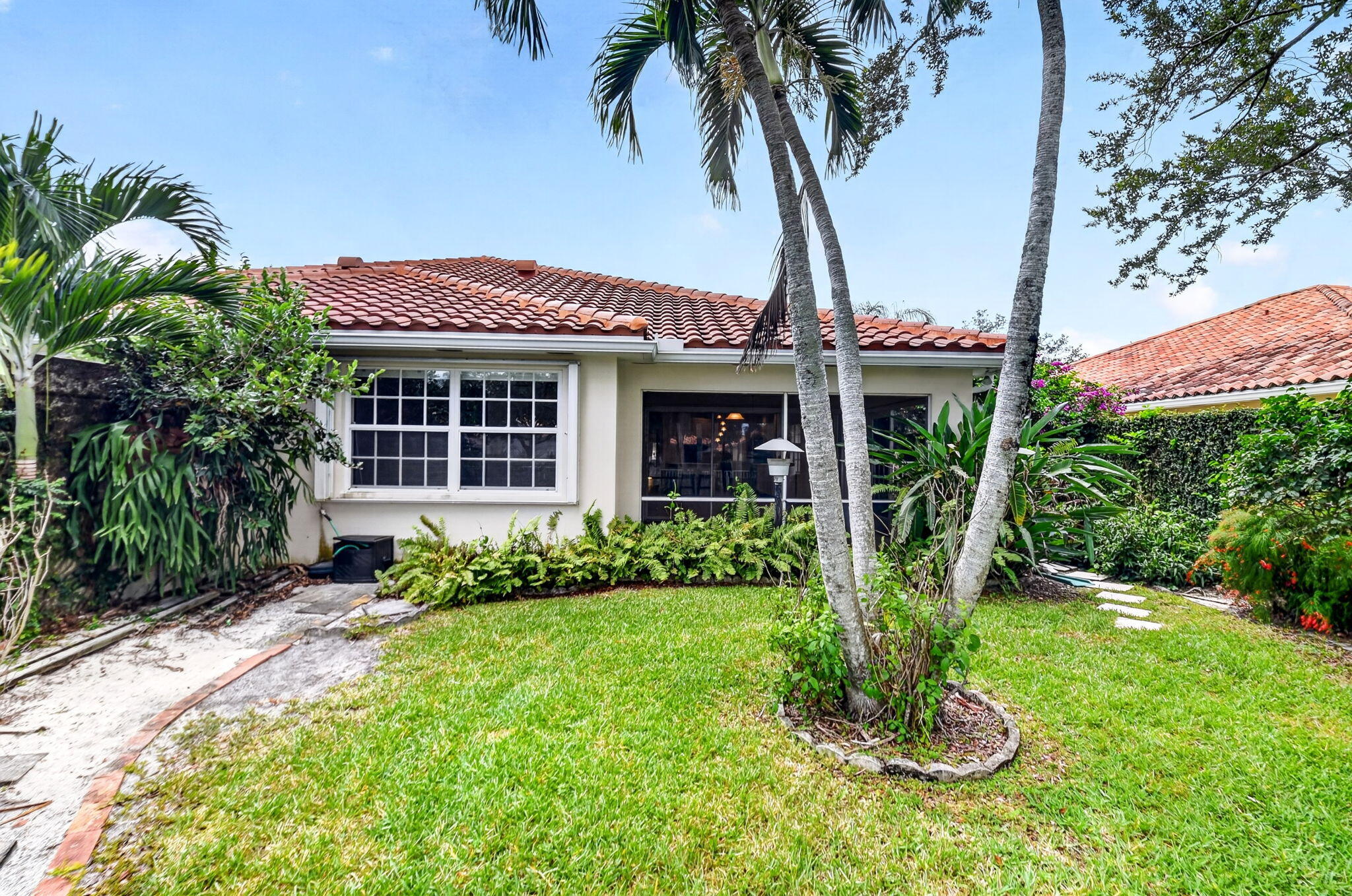 2774 Livingston Lane