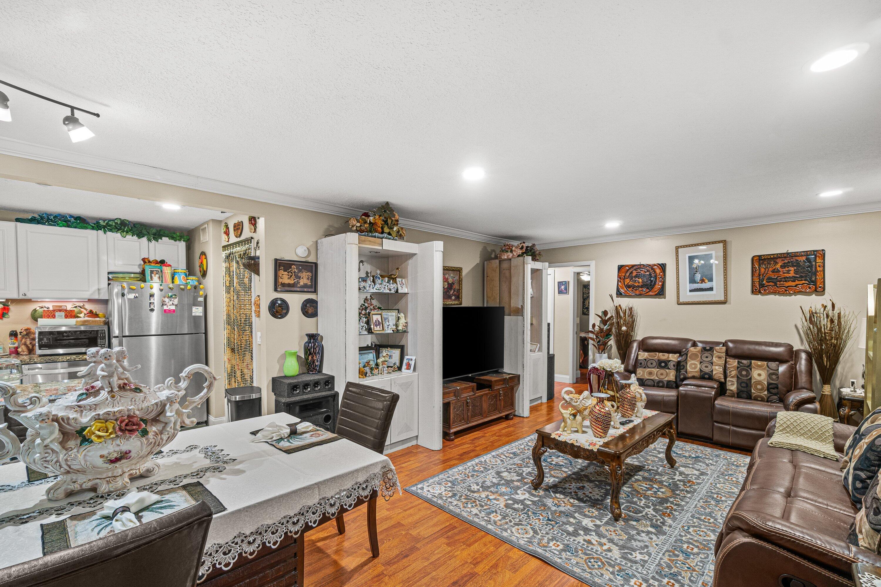 526 Shady Pine Way D2