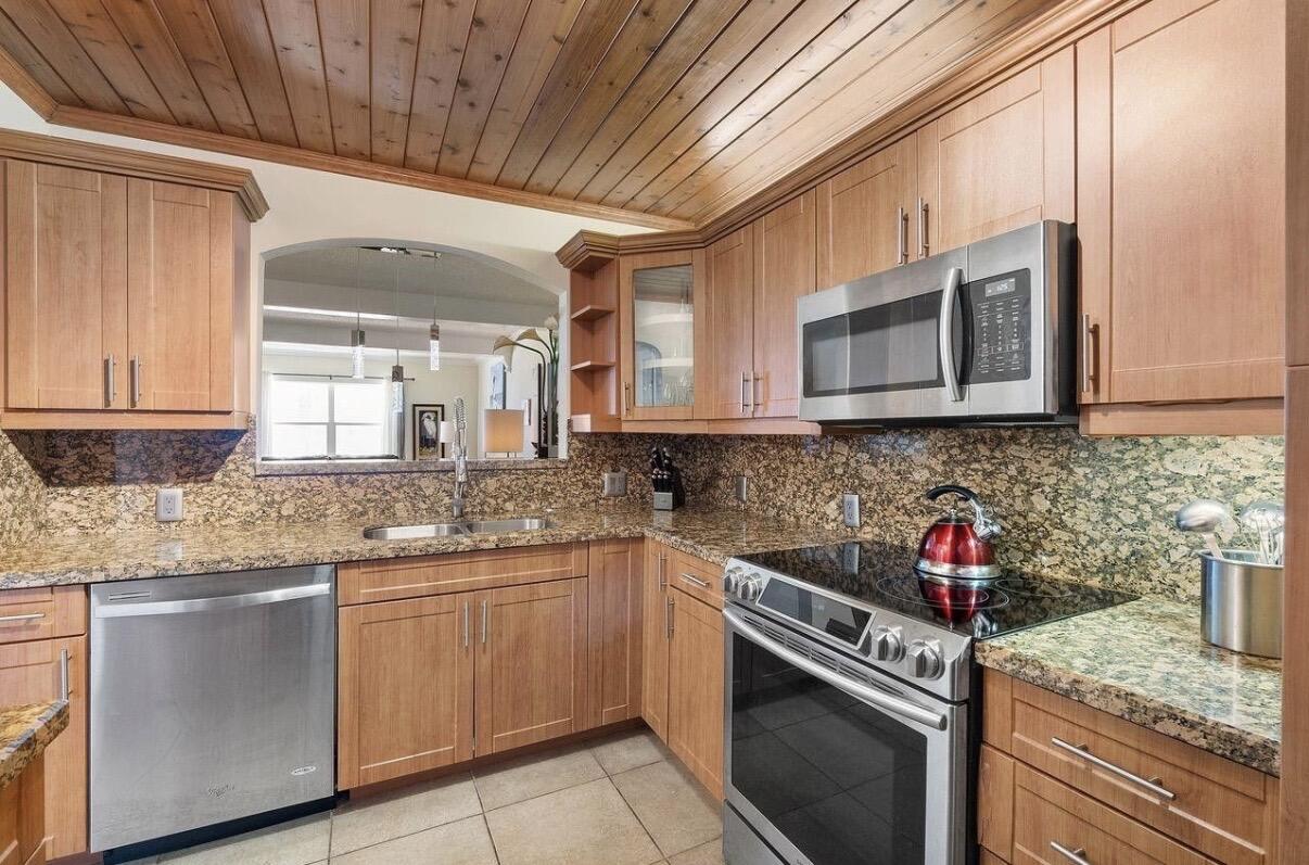 1500 S Ocean Boulevard 706, Lauderdale-By-The-Sea Unit: 706