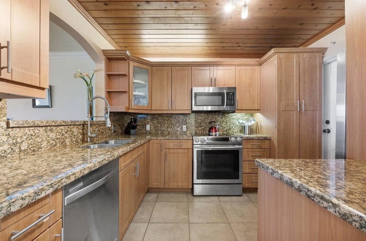 1500 S Ocean Boulevard 706, Lauderdale-By-The-Sea Unit: 706