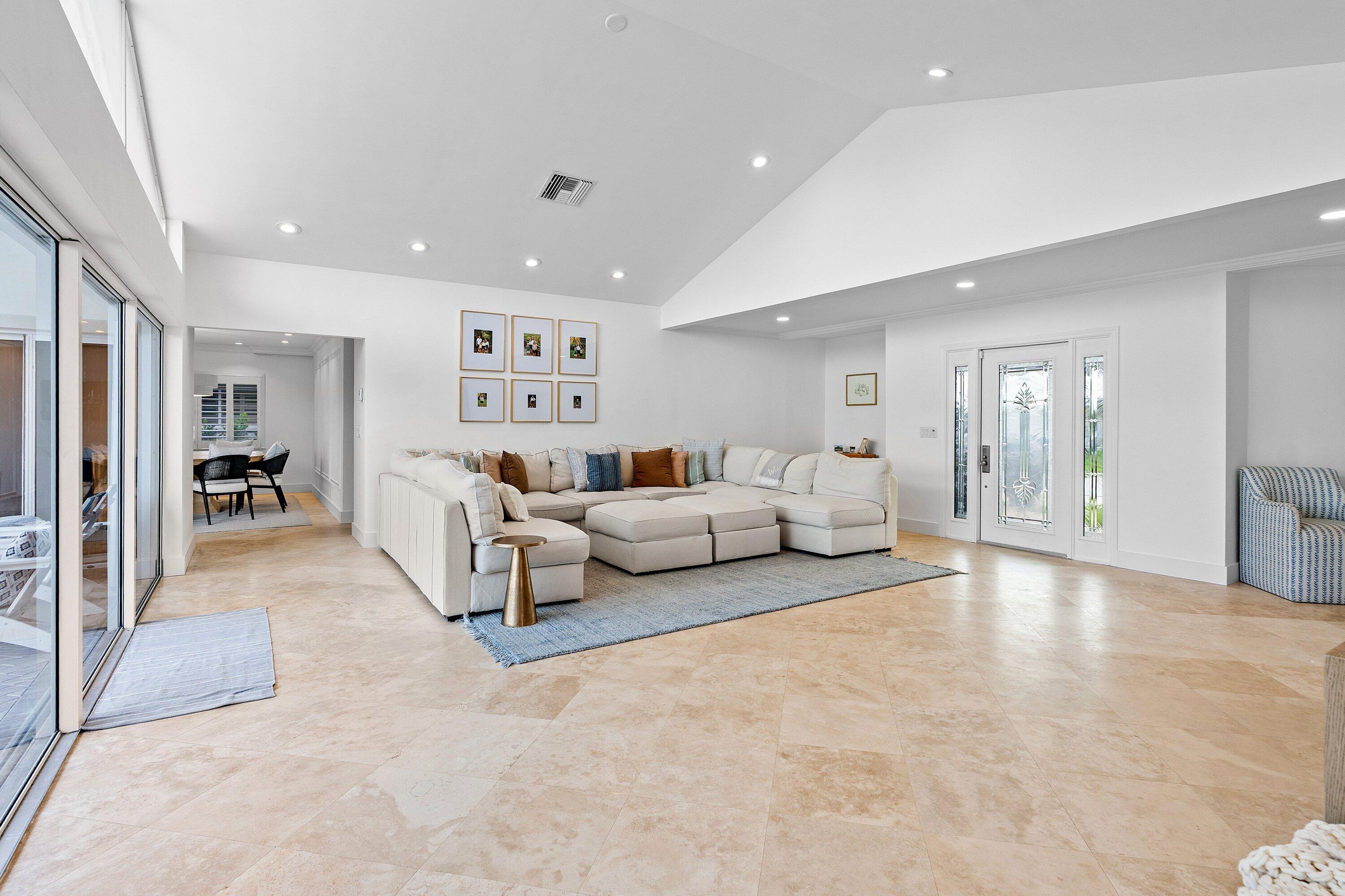 1332 SW Tamarind Way