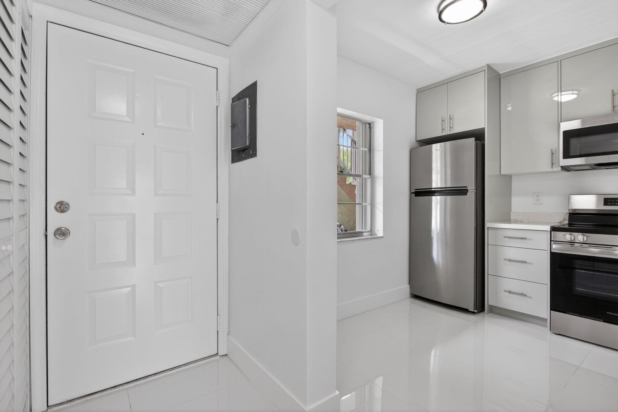 5561 Lakeside Drive 107