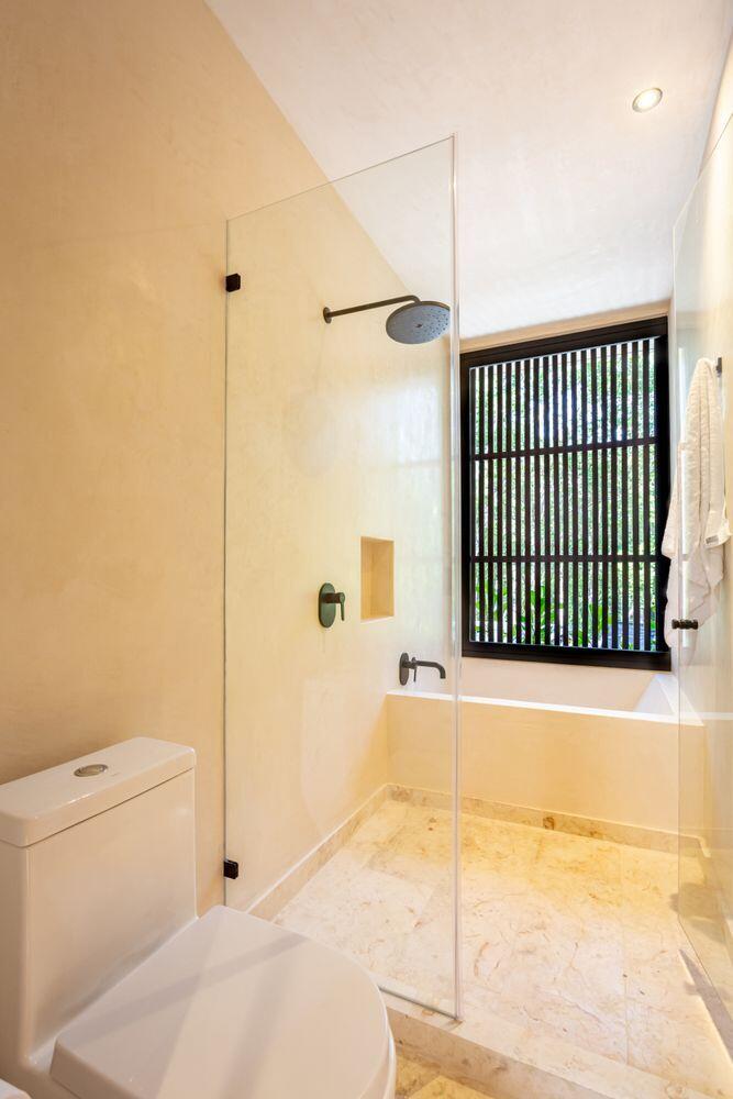Amari 10 Avenida Norte & Calle Palma 1l Selva