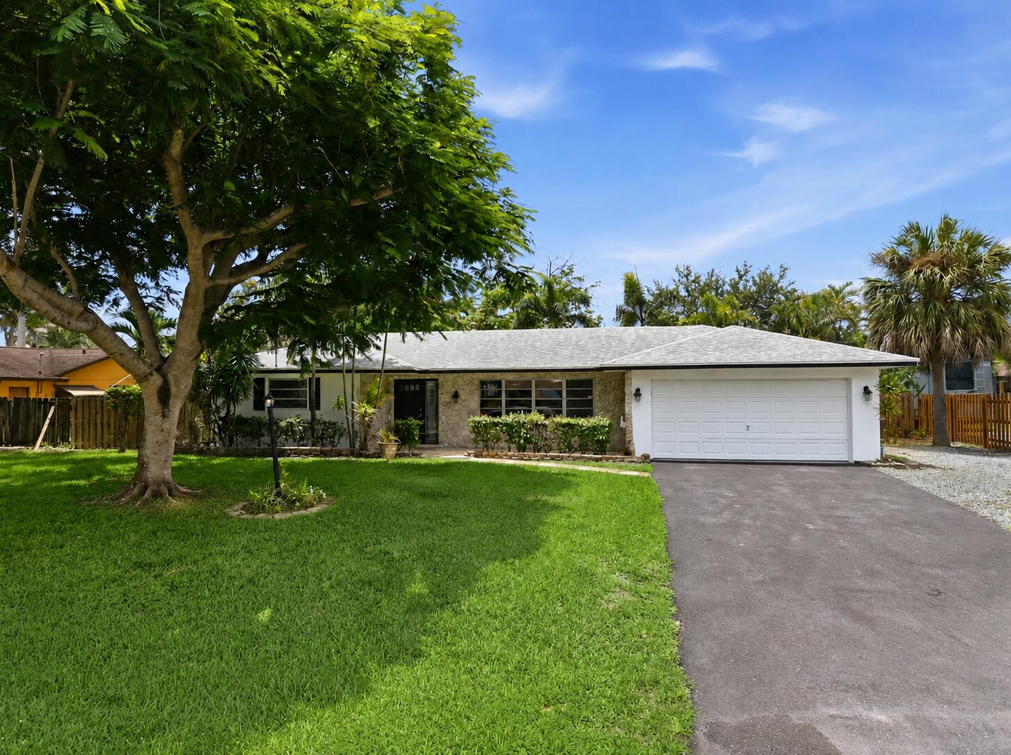 31 W Coconut Drive