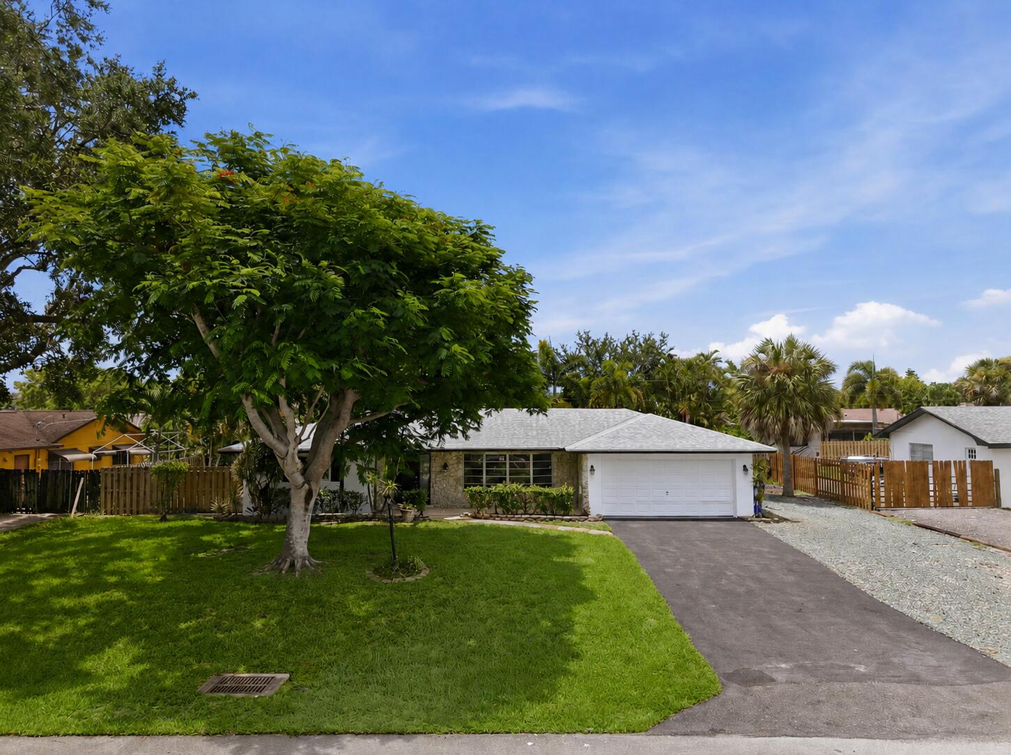 31 W Coconut Drive