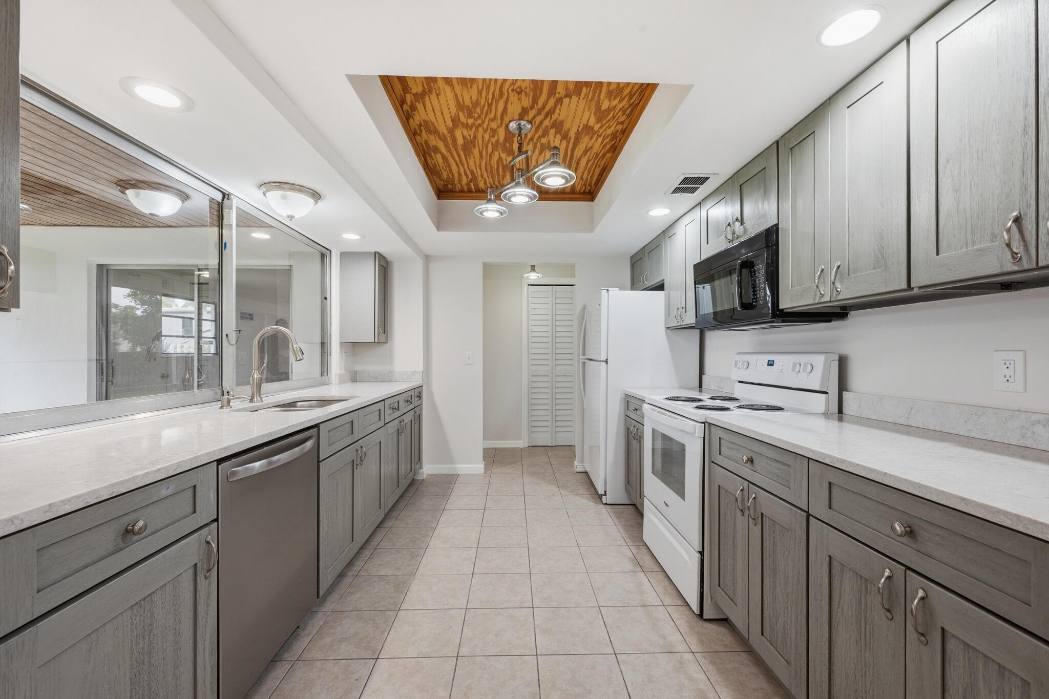 31 W Coconut Drive