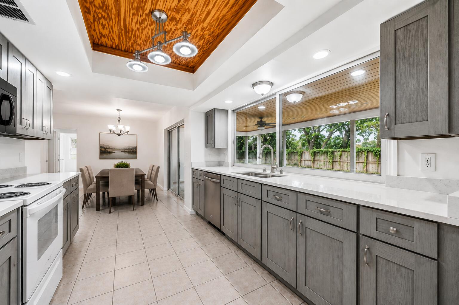31 W Coconut Drive