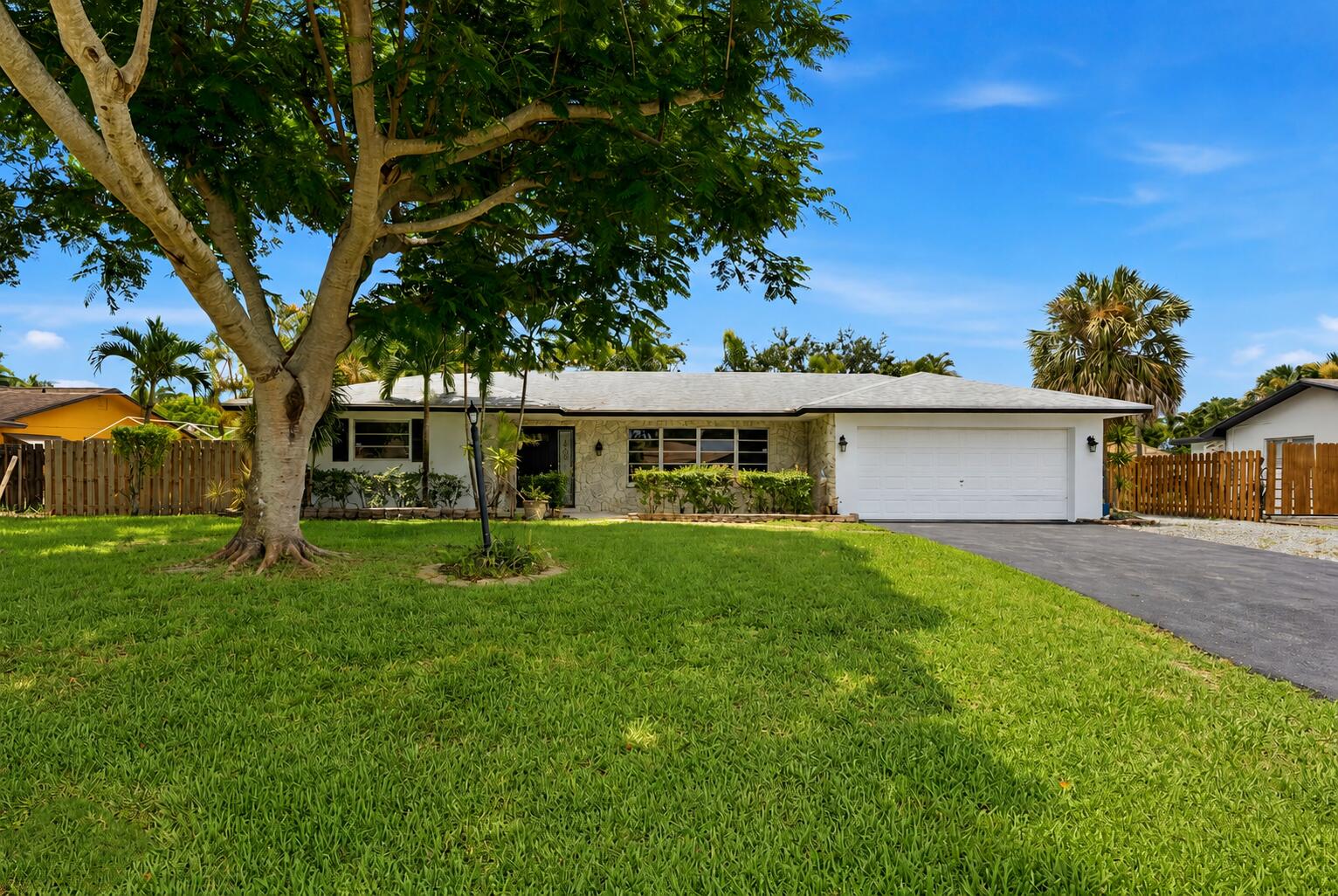 31 W Coconut Drive