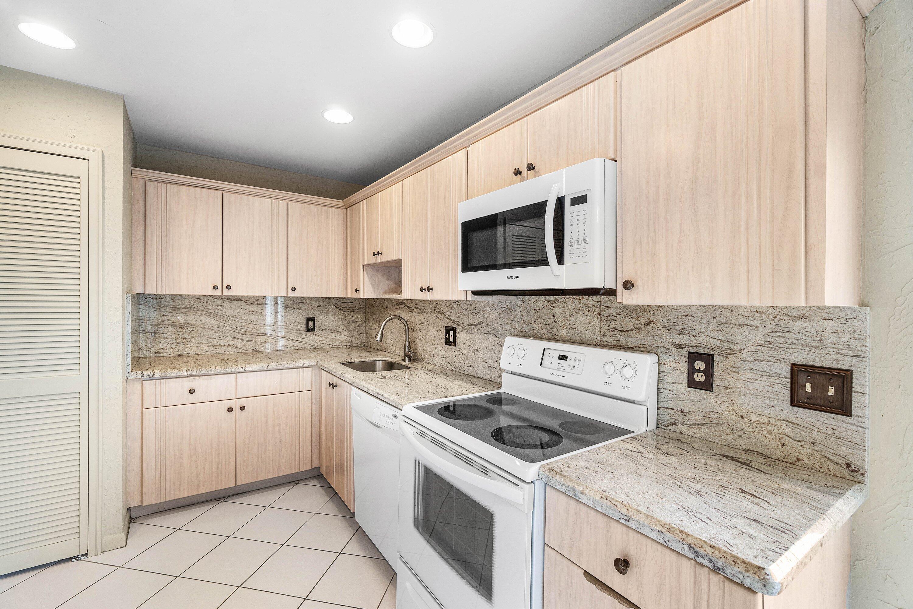 3 Stratford Drive E G