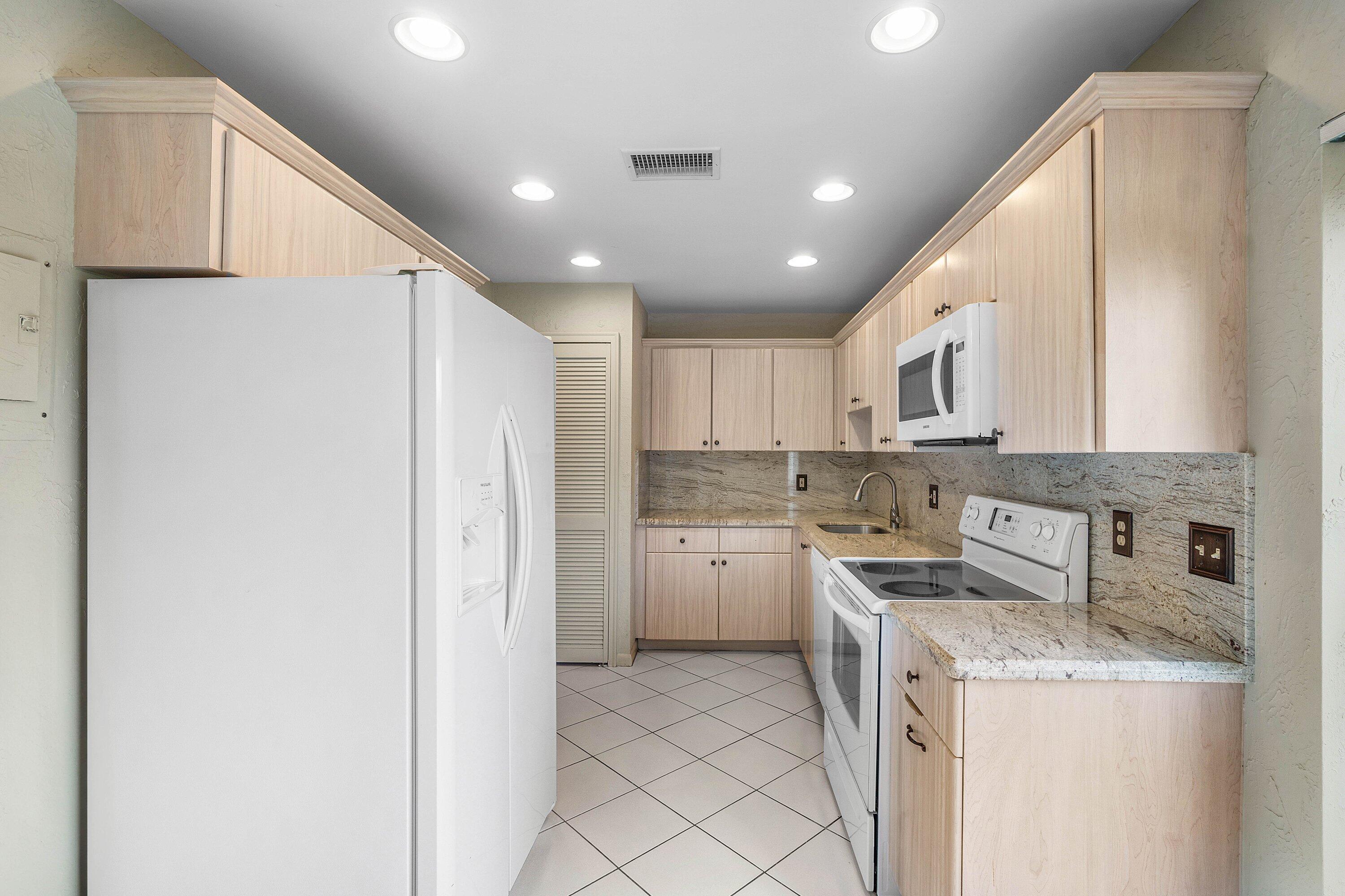 3 Stratford Drive E G