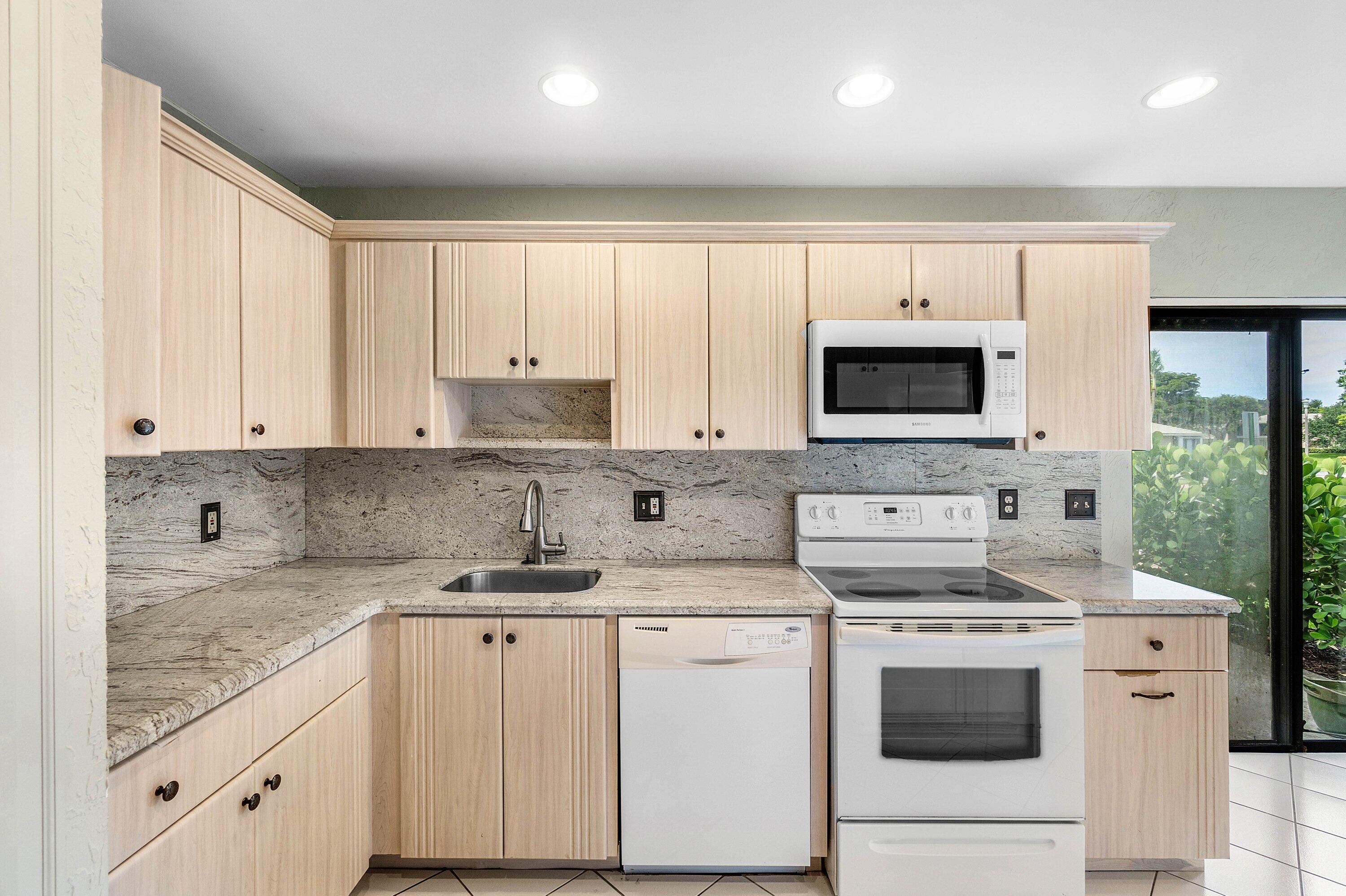 3 Stratford Drive E G