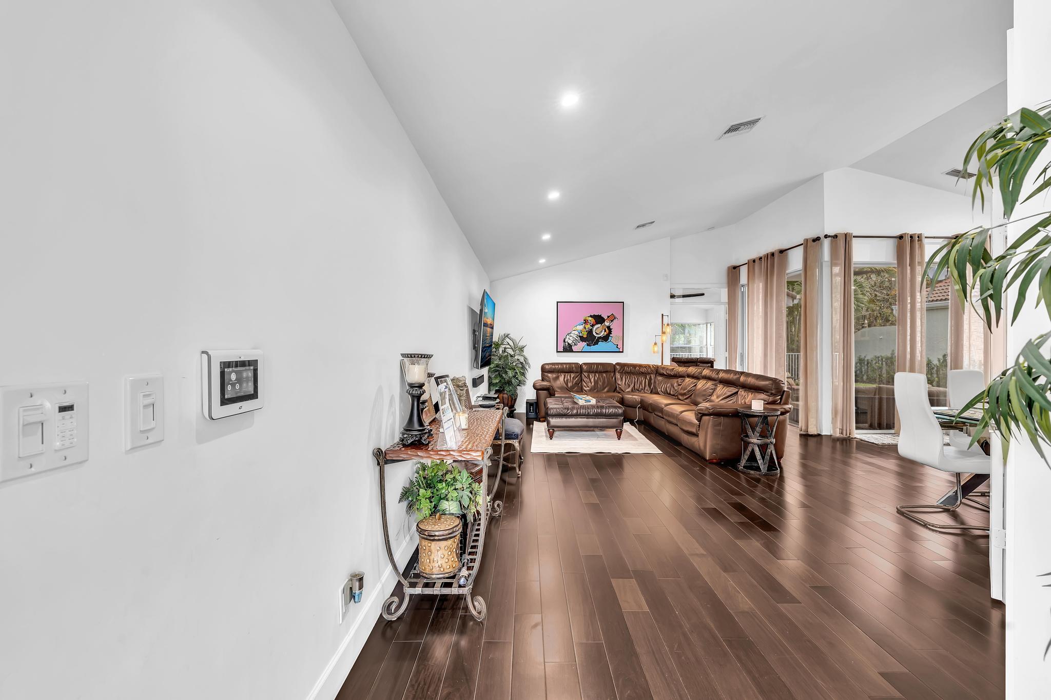 6207 La Vida Terrace