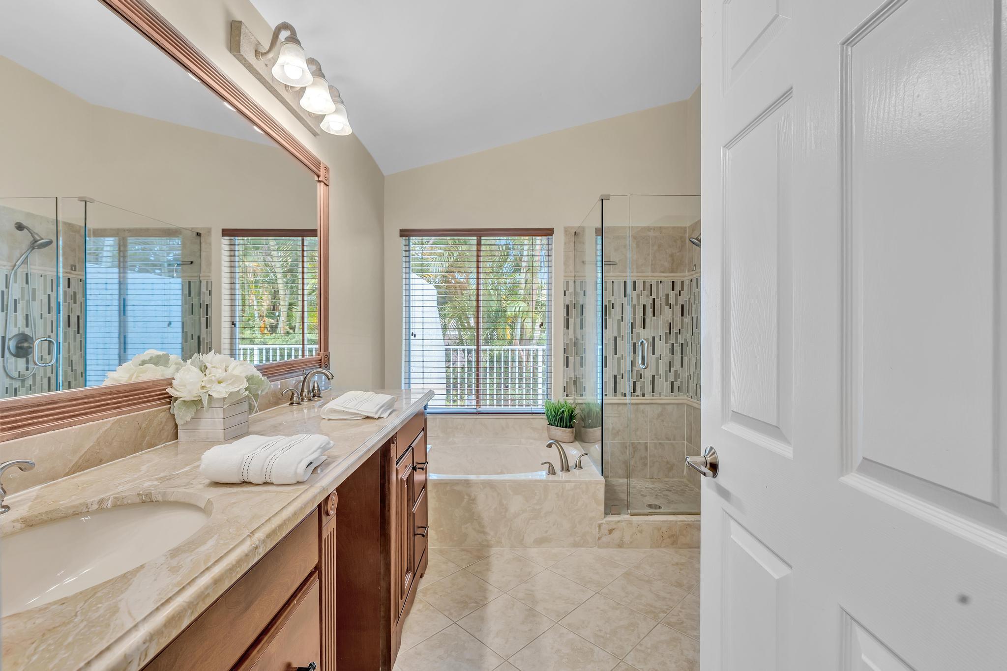 6207 La Vida Terrace