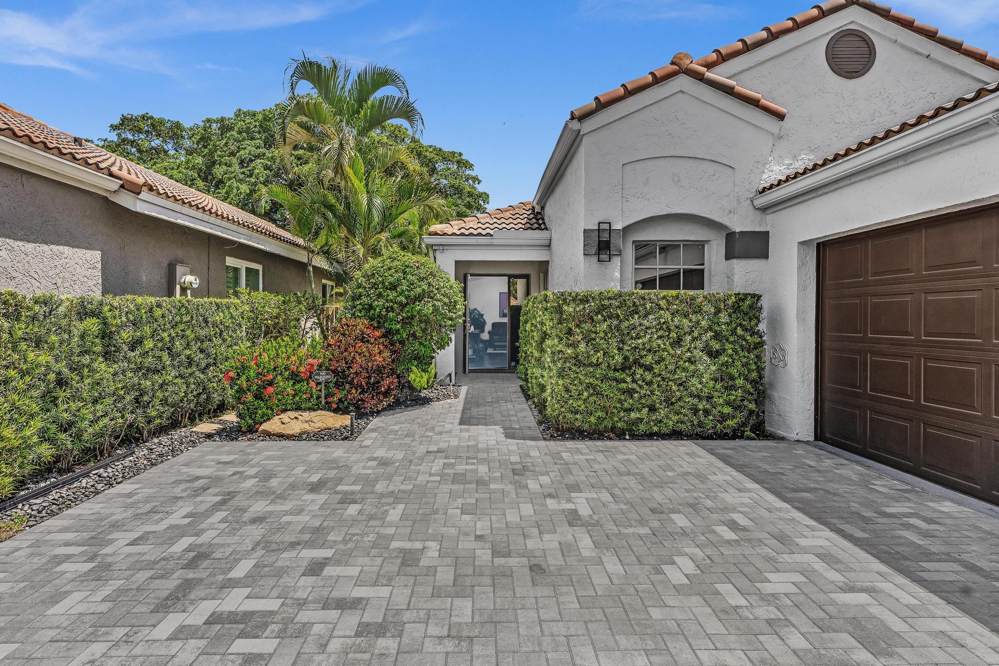6207 La Vida Terrace