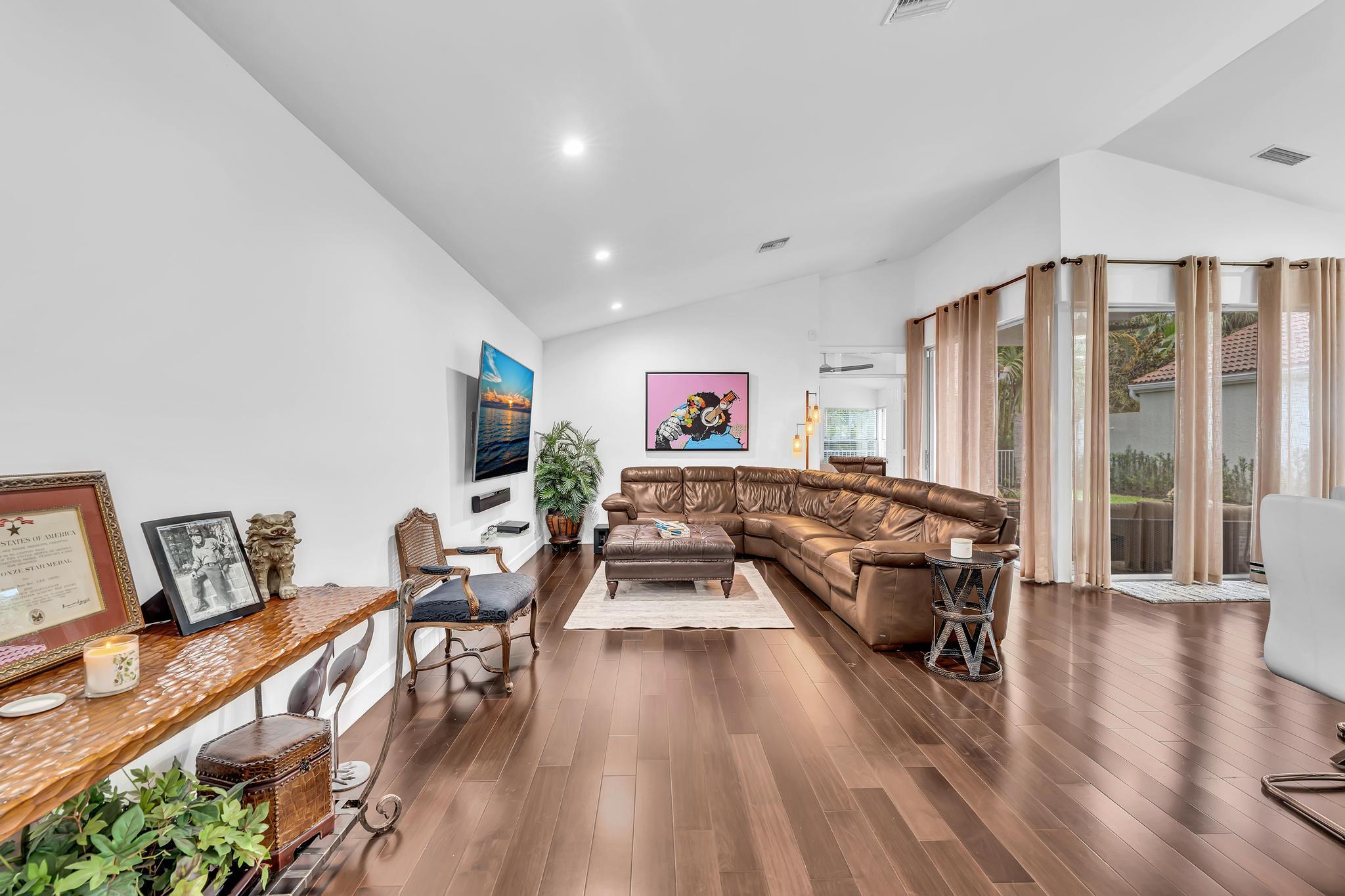 6207 La Vida Terrace