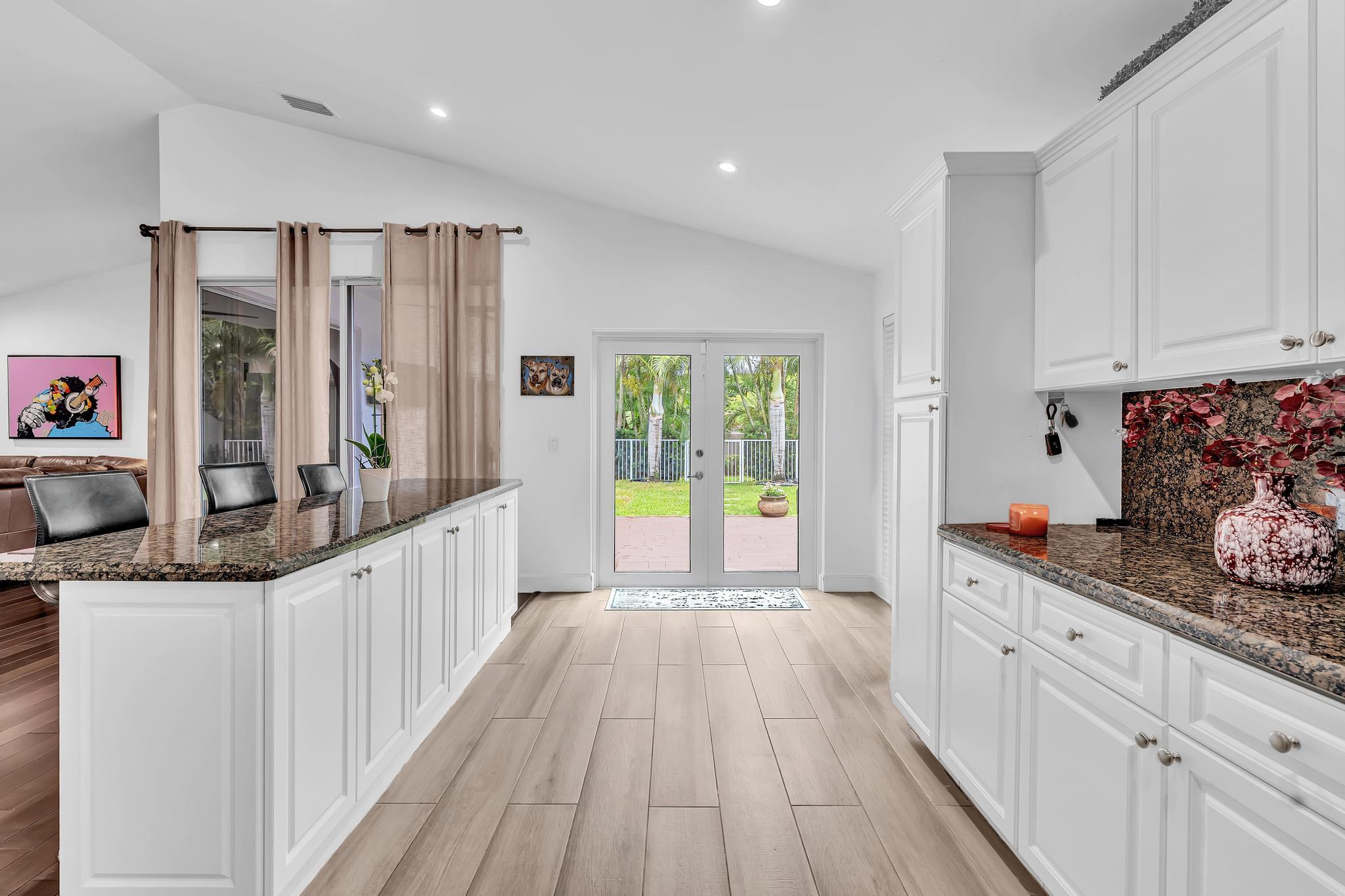 6207 La Vida Terrace