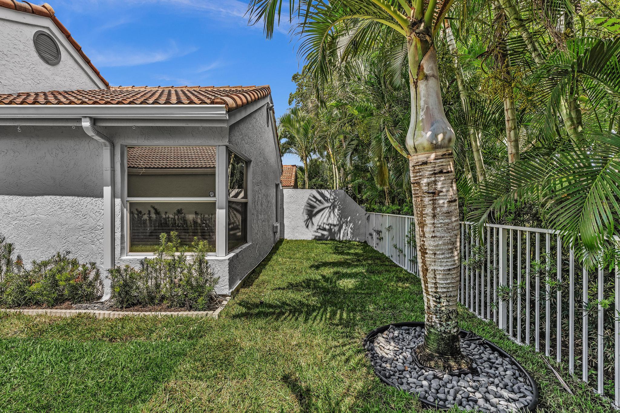 6207 La Vida Terrace
