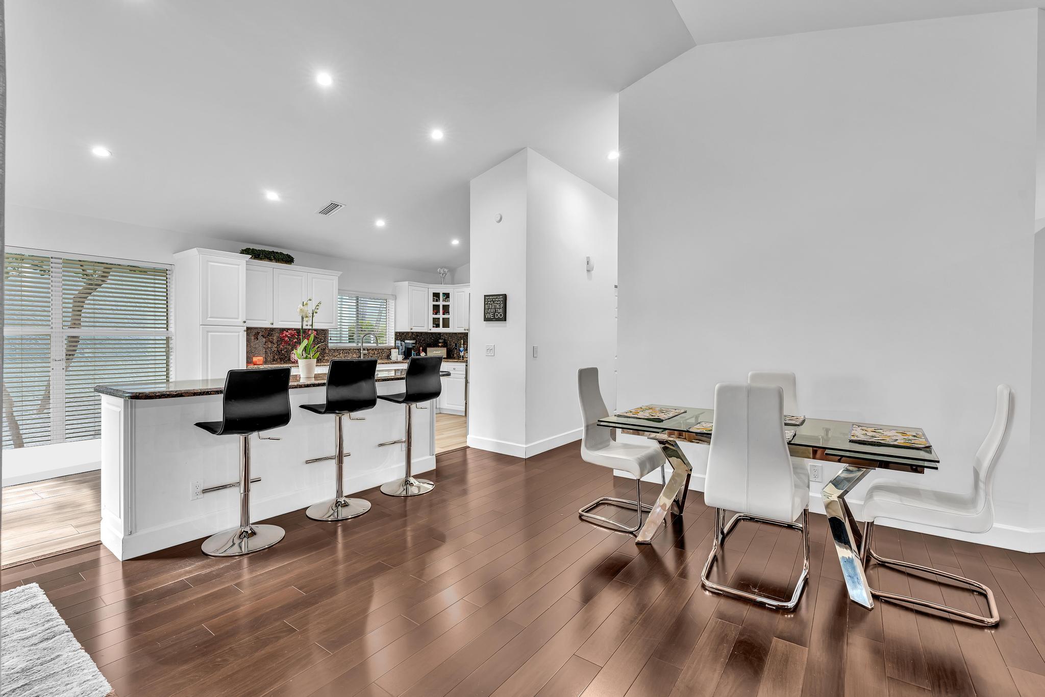 6207 La Vida Terrace