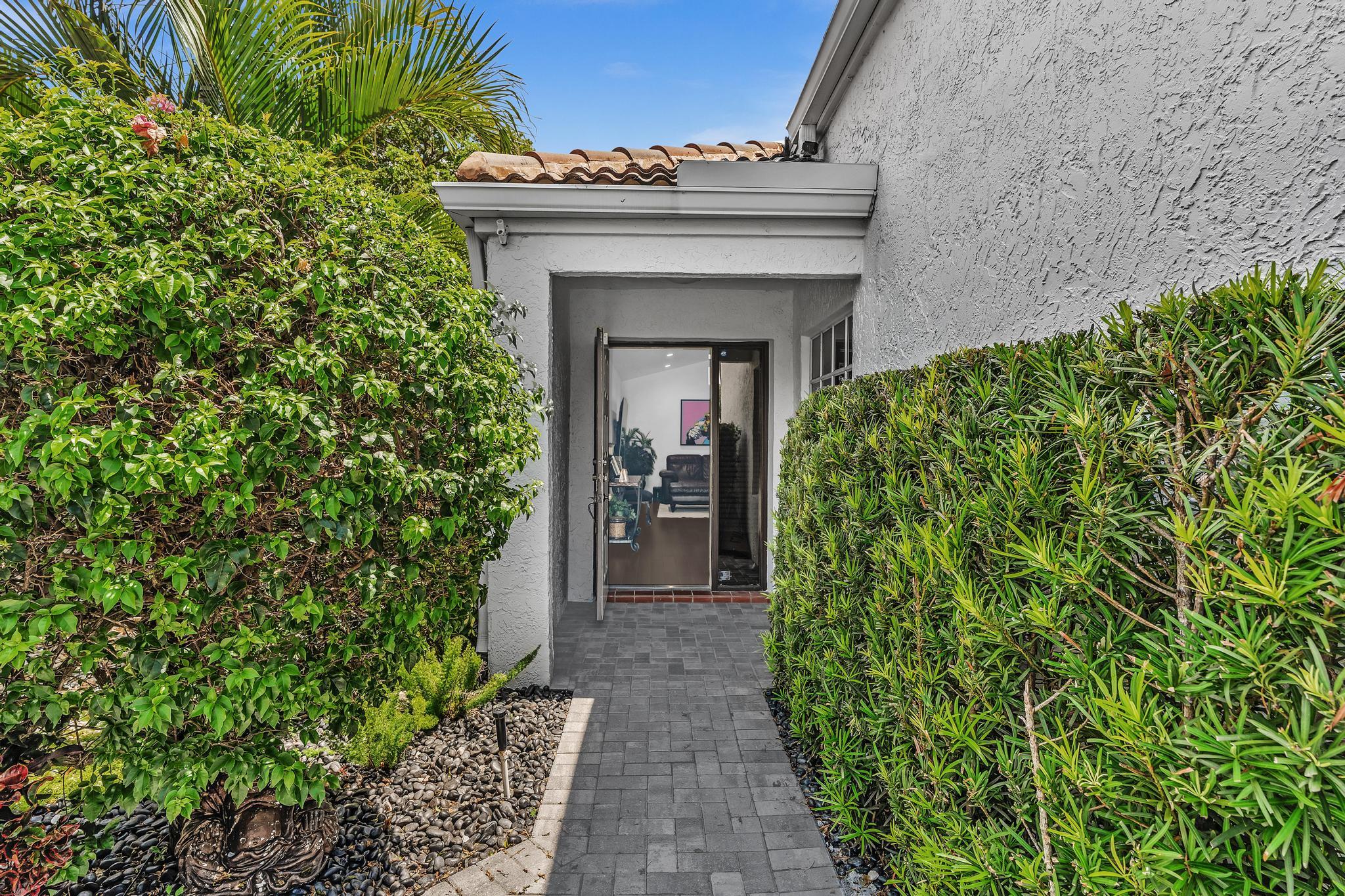 6207 La Vida Terrace