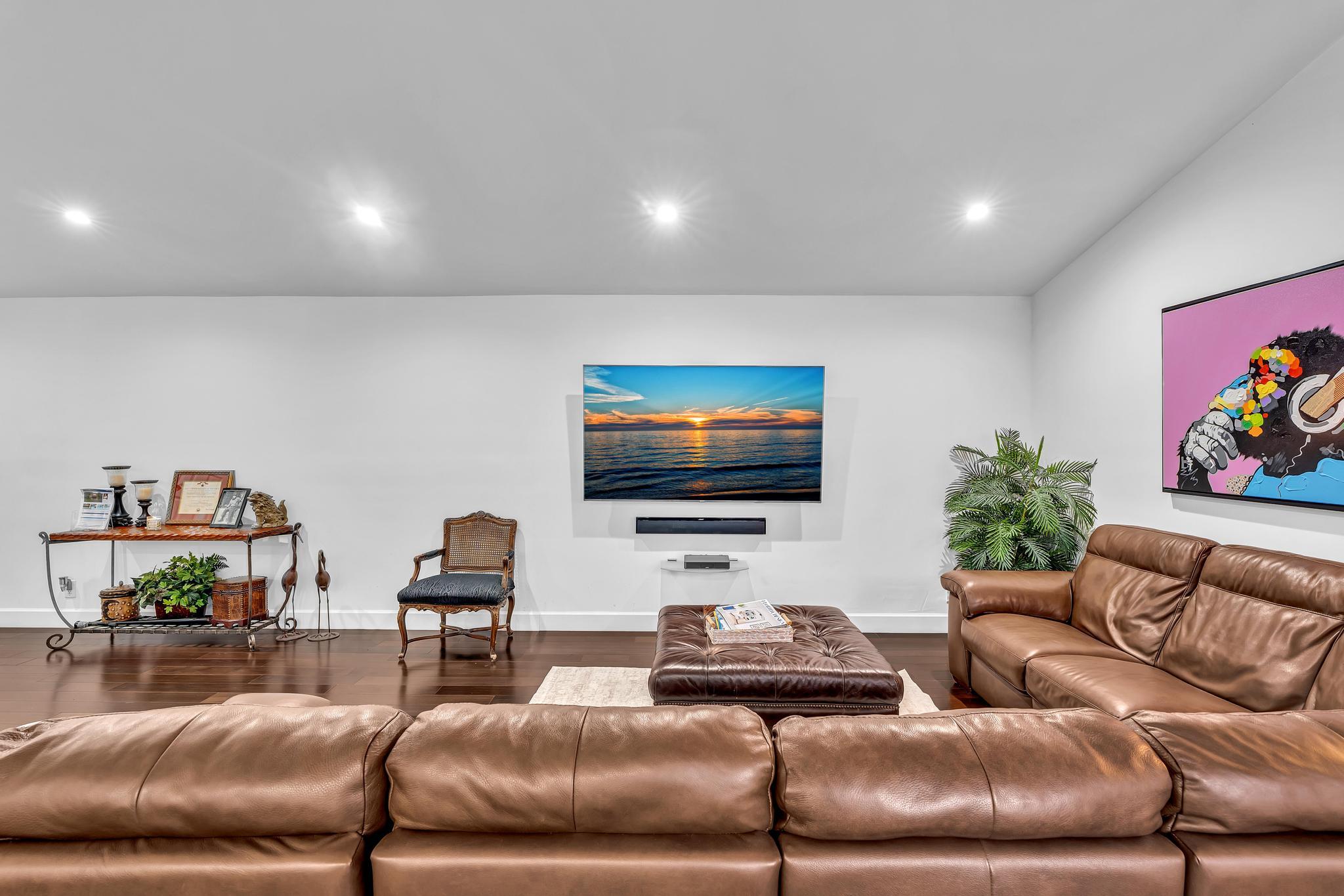 6207 La Vida Terrace