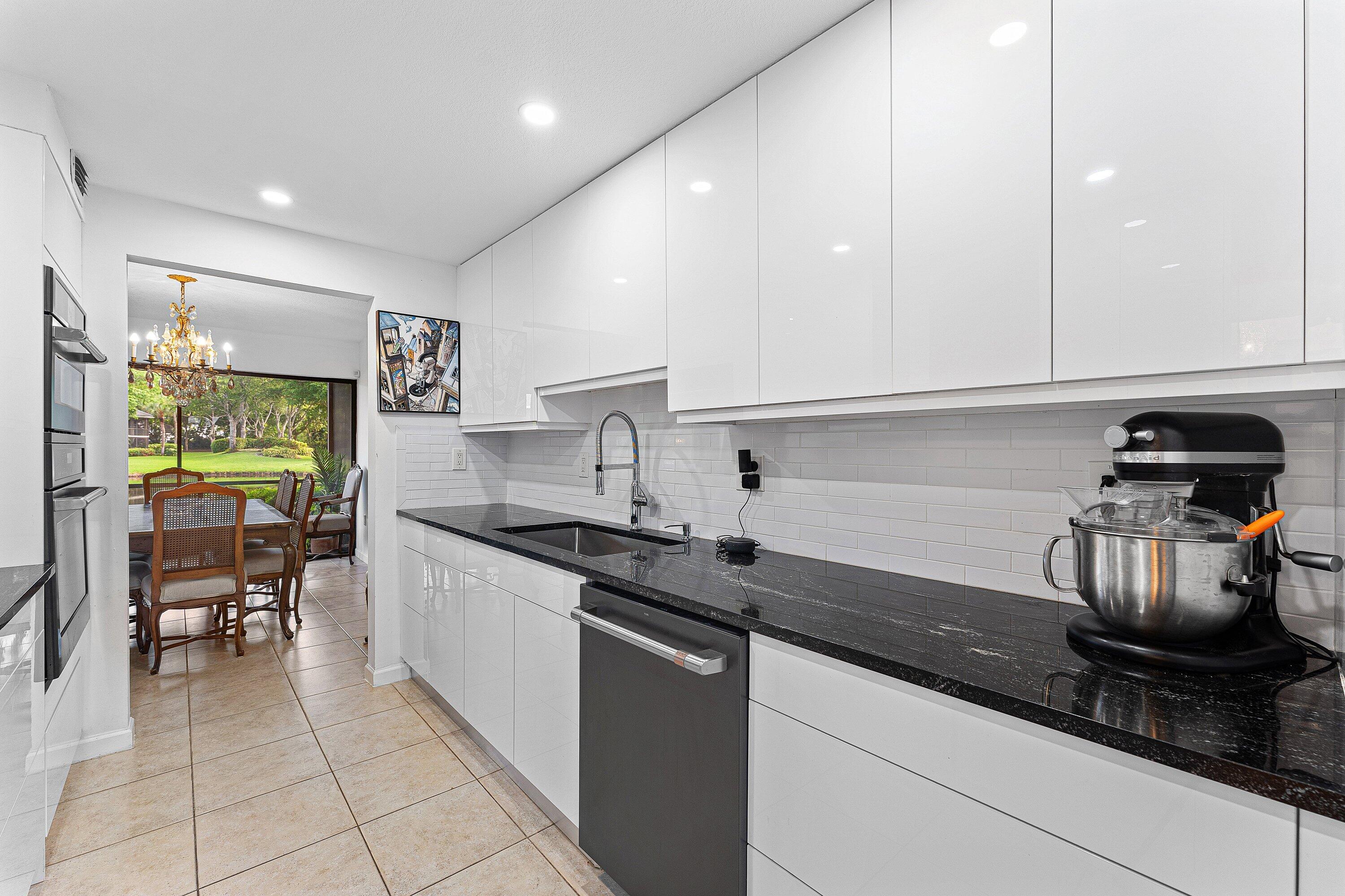 6864 Willow Wood Drive 405
