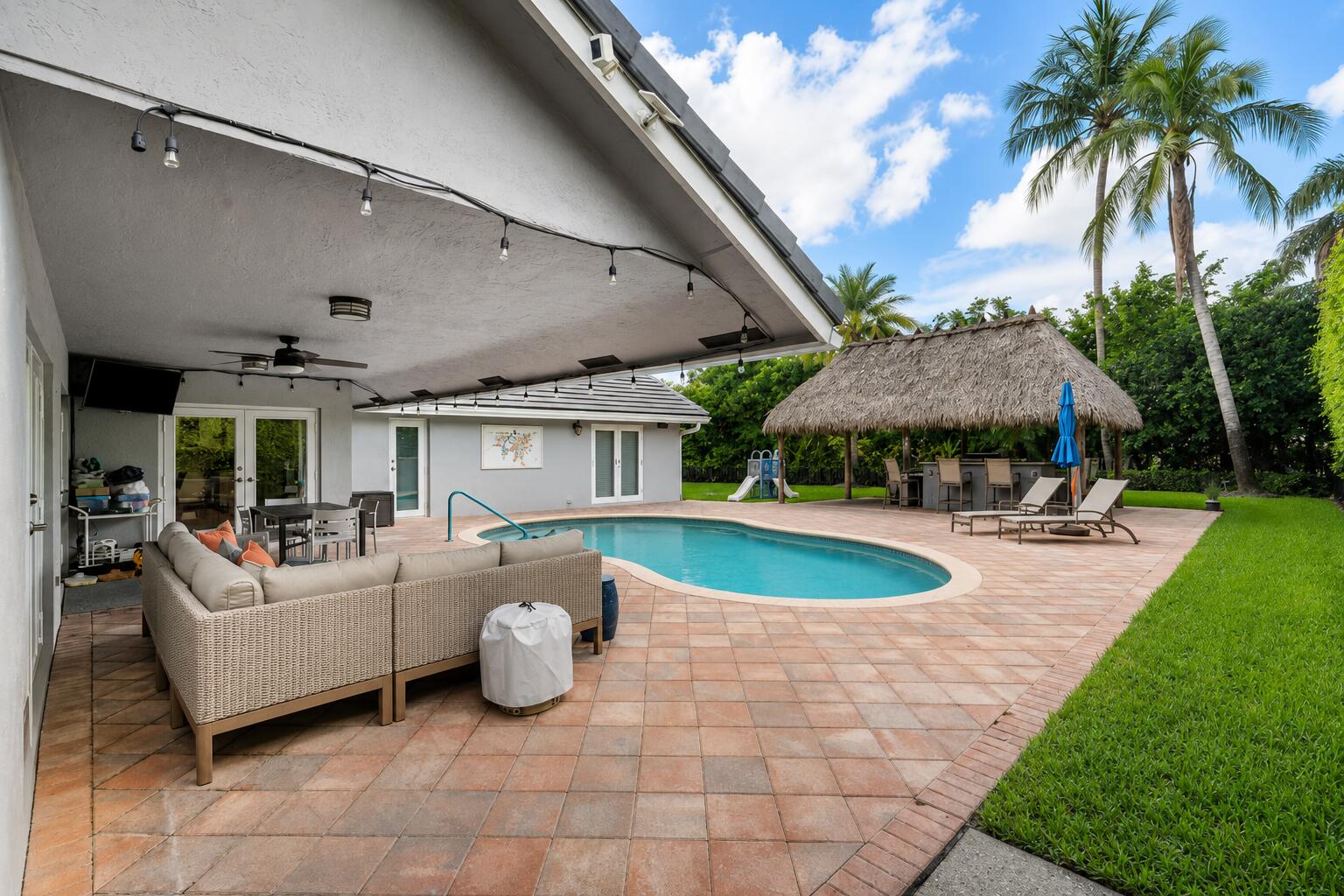 990 NW 8th Street
