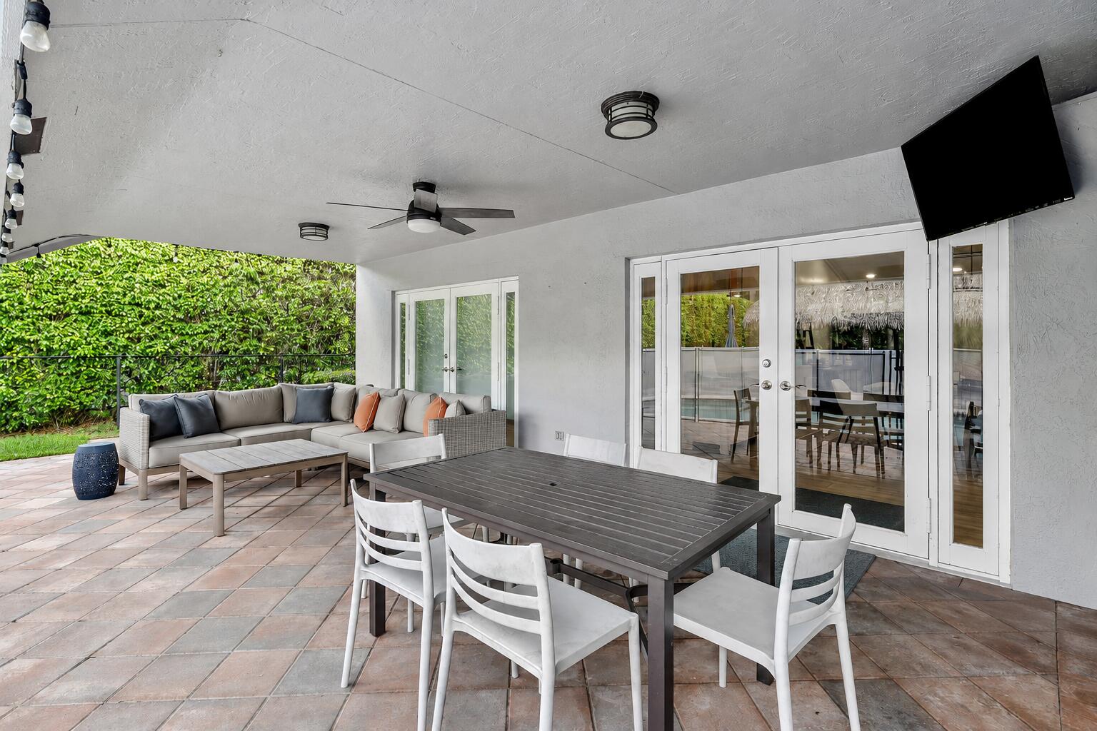 990 NW 8th Street