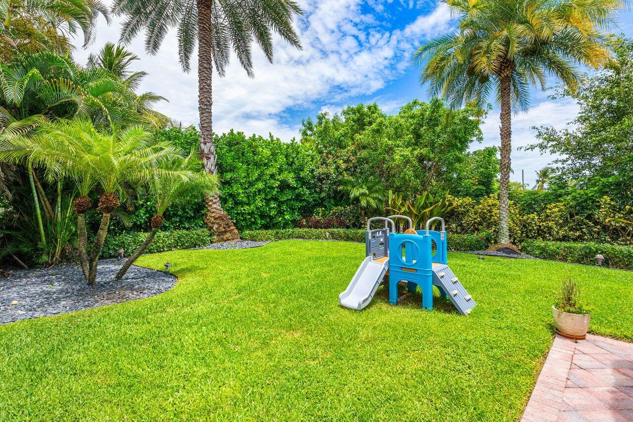 990 NW 8th Street