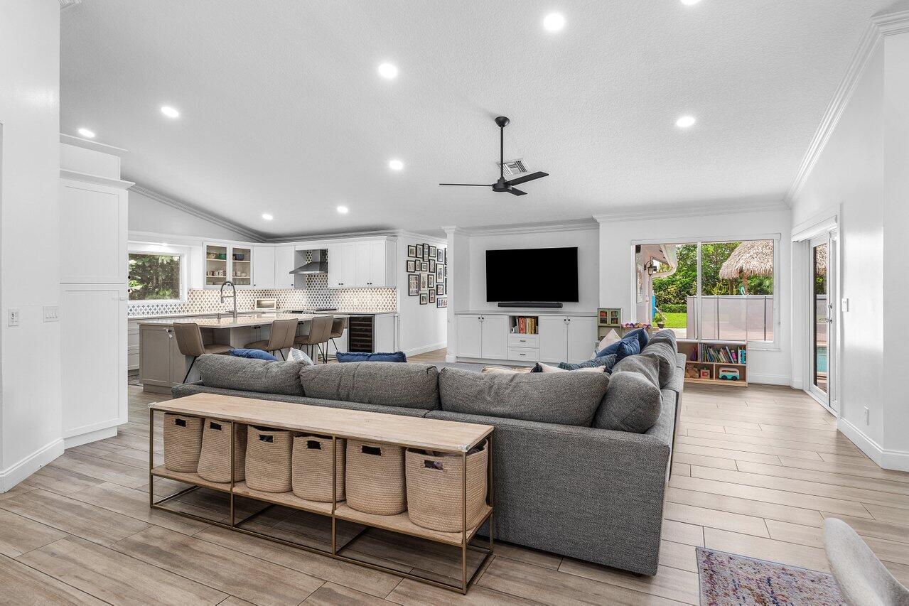 990 NW 8th Street
