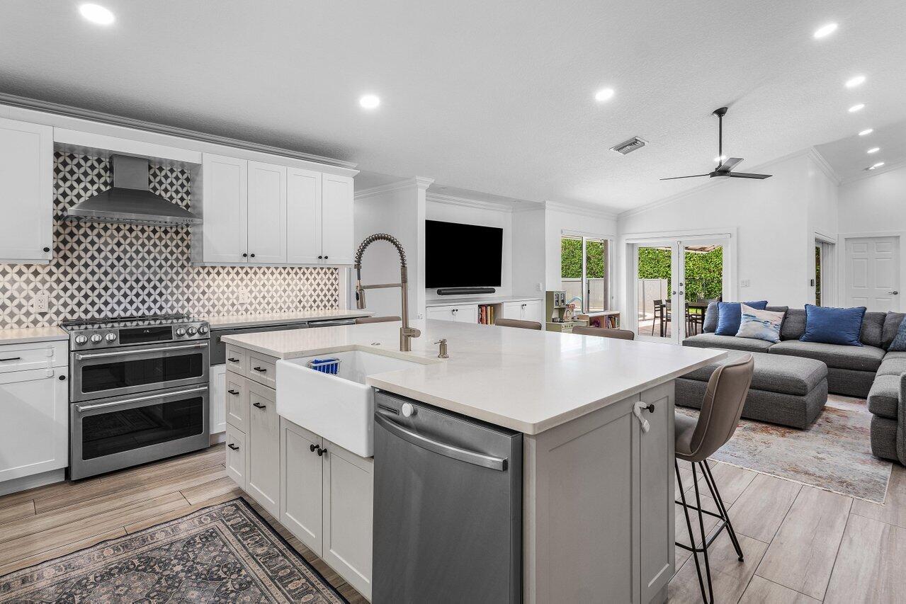 990 NW 8th Street