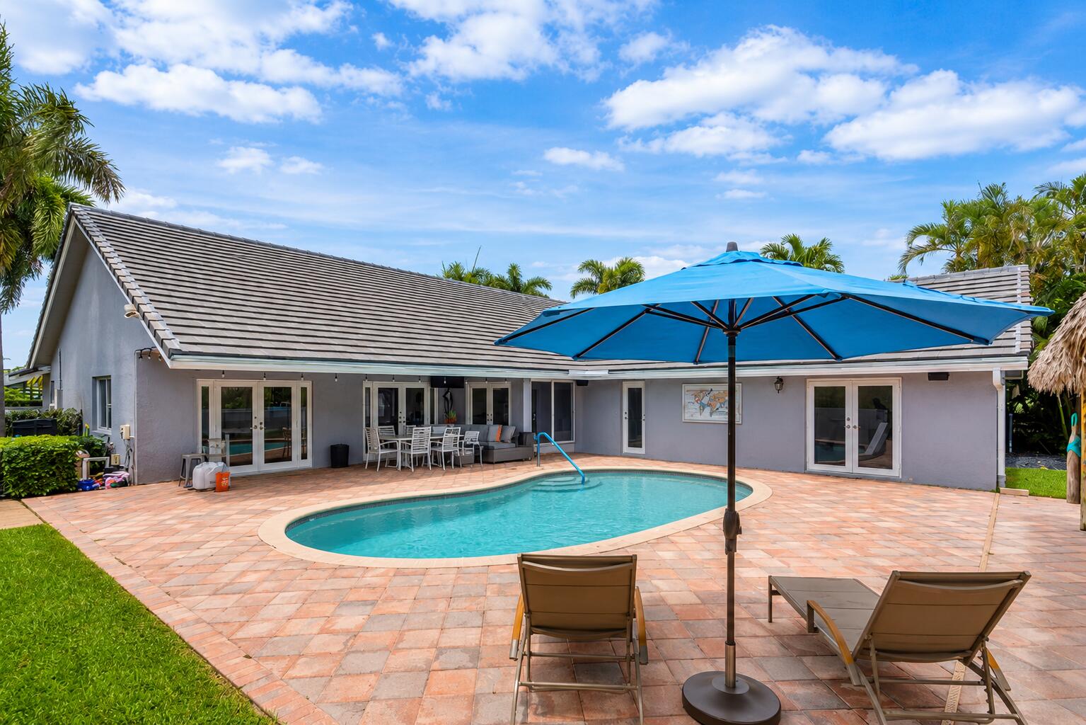990 NW 8th Street