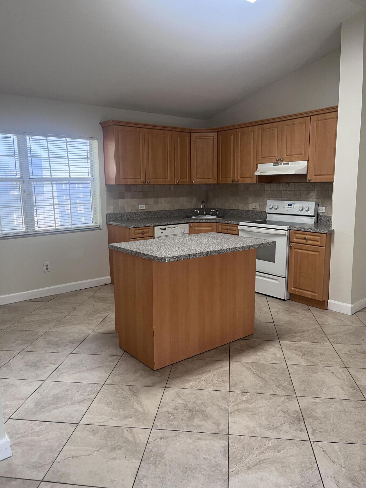 845 NW 98th Avenue
